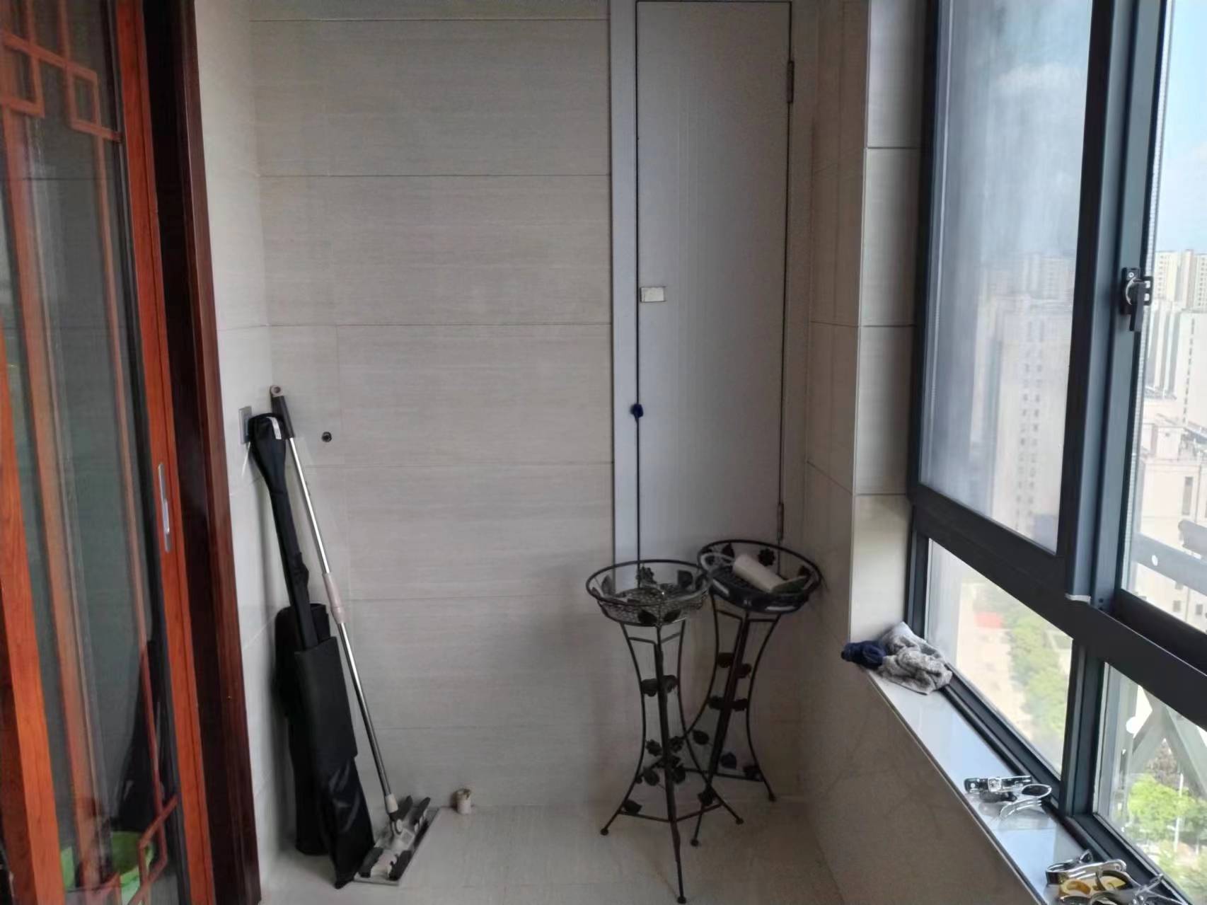 景华城 3室2厅2卫 133m&sup2;