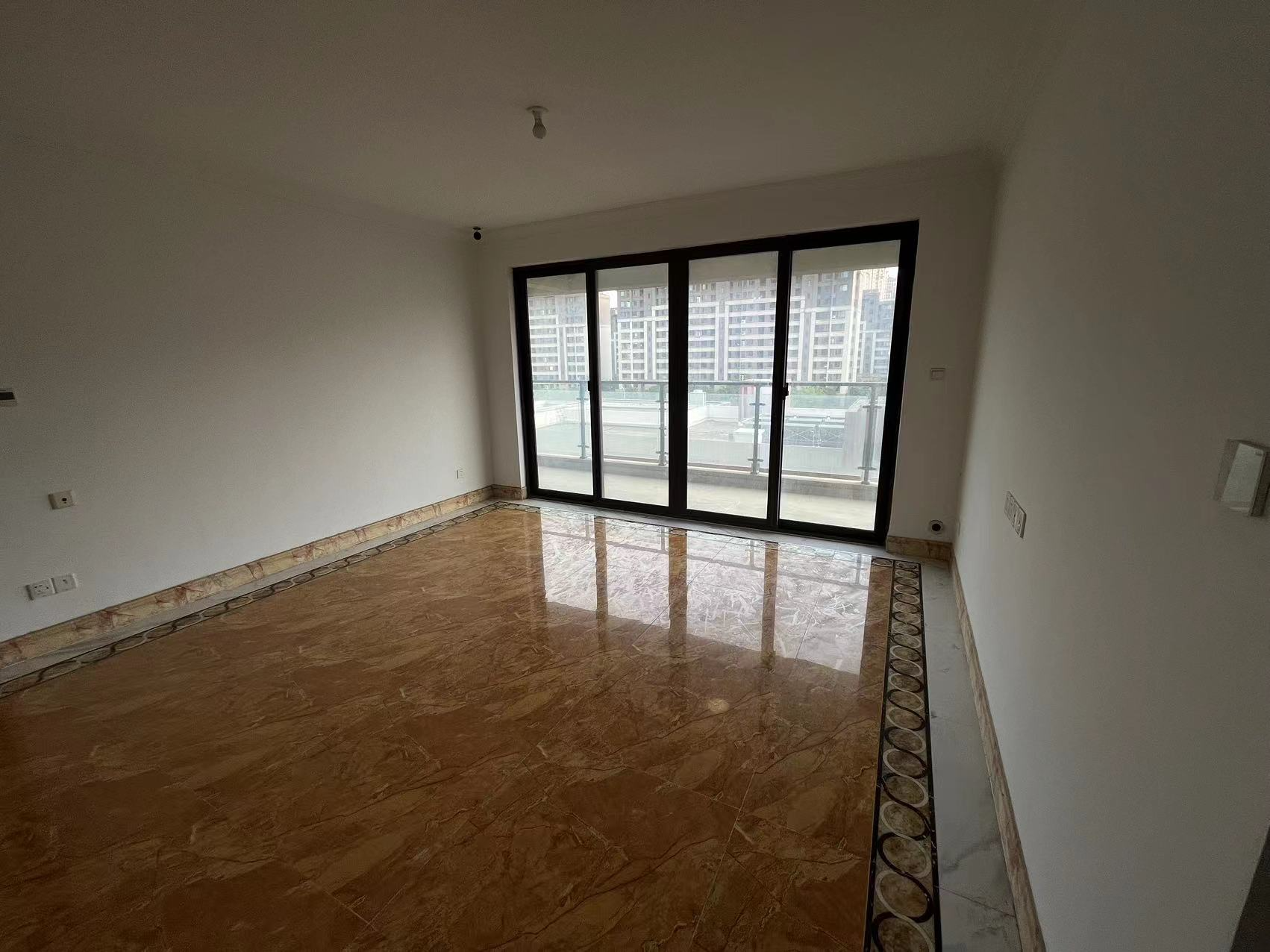 南通碧桂园翡翠华府 4室2厅2卫 143m&sup2;