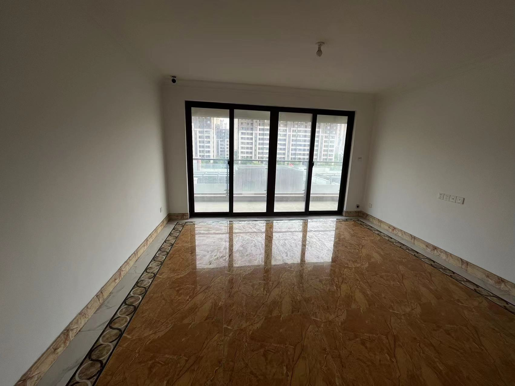 南通碧桂园翡翠华府 4室2厅2卫 143m&sup2;