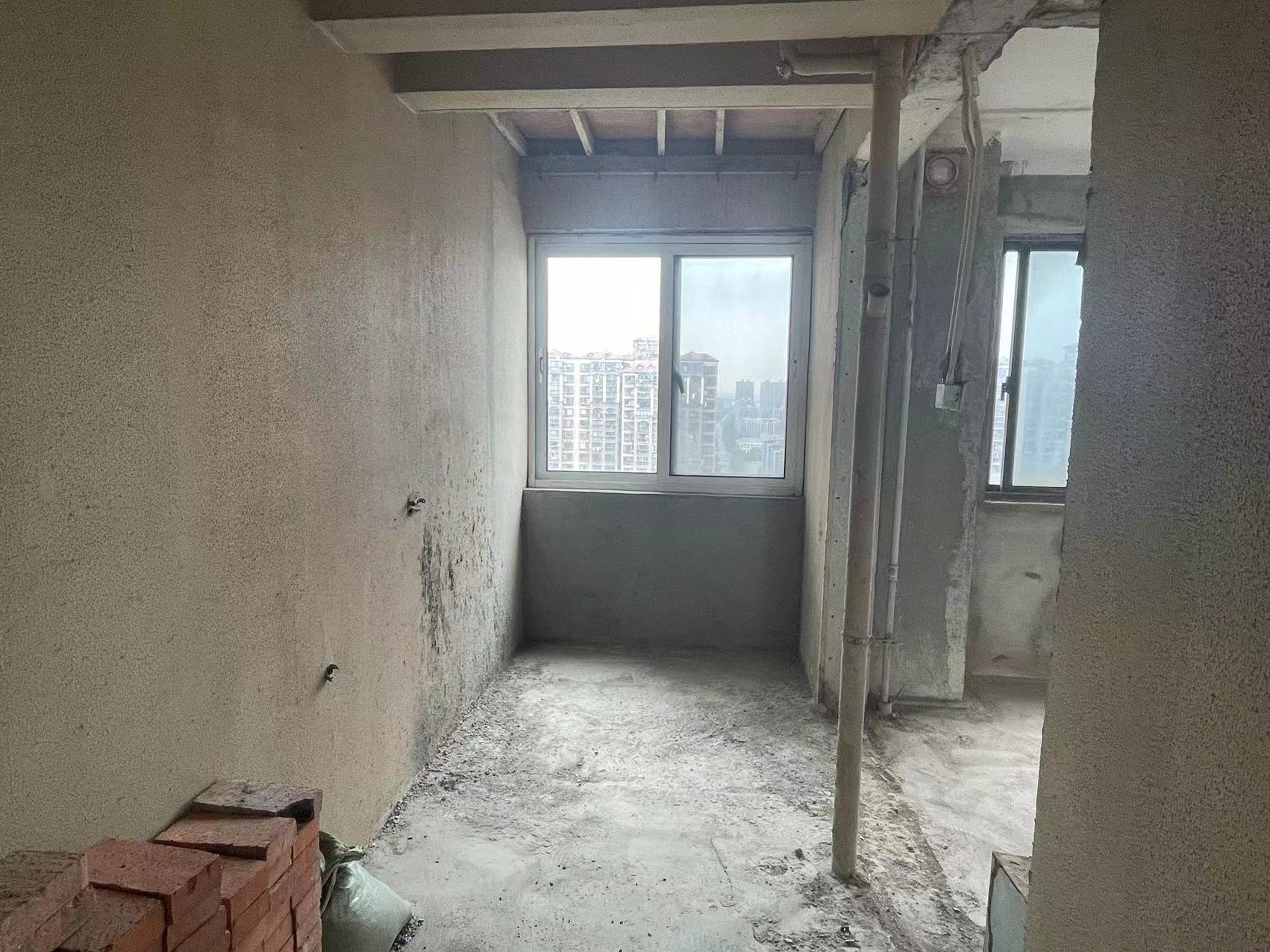 华强城 4室2厅2卫 158m&sup2;