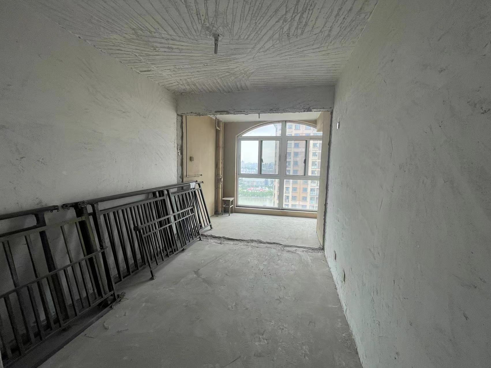 华强城 4室2厅2卫 158m&sup2;