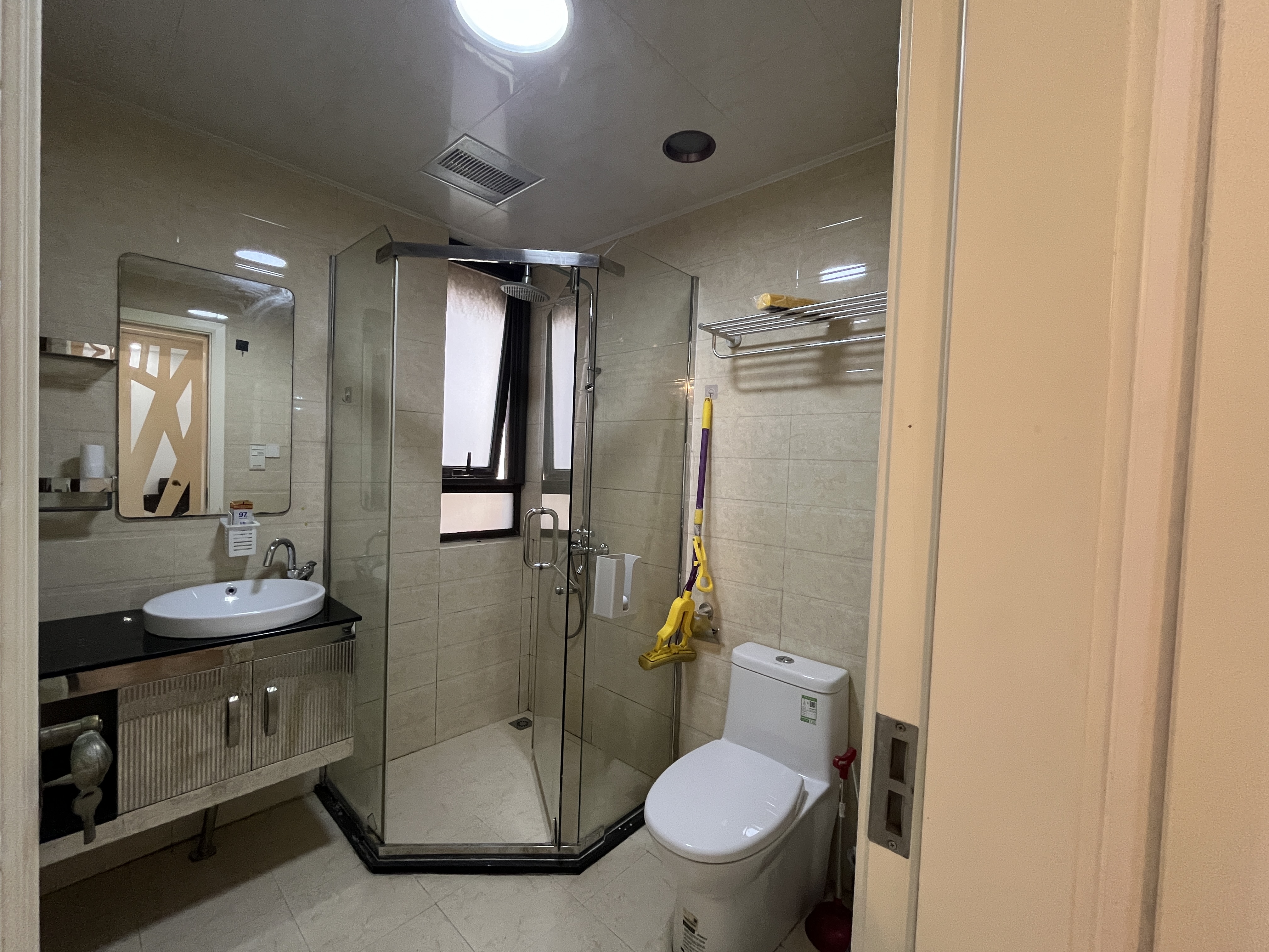 华强城 3室2厅1卫 101m&sup2;