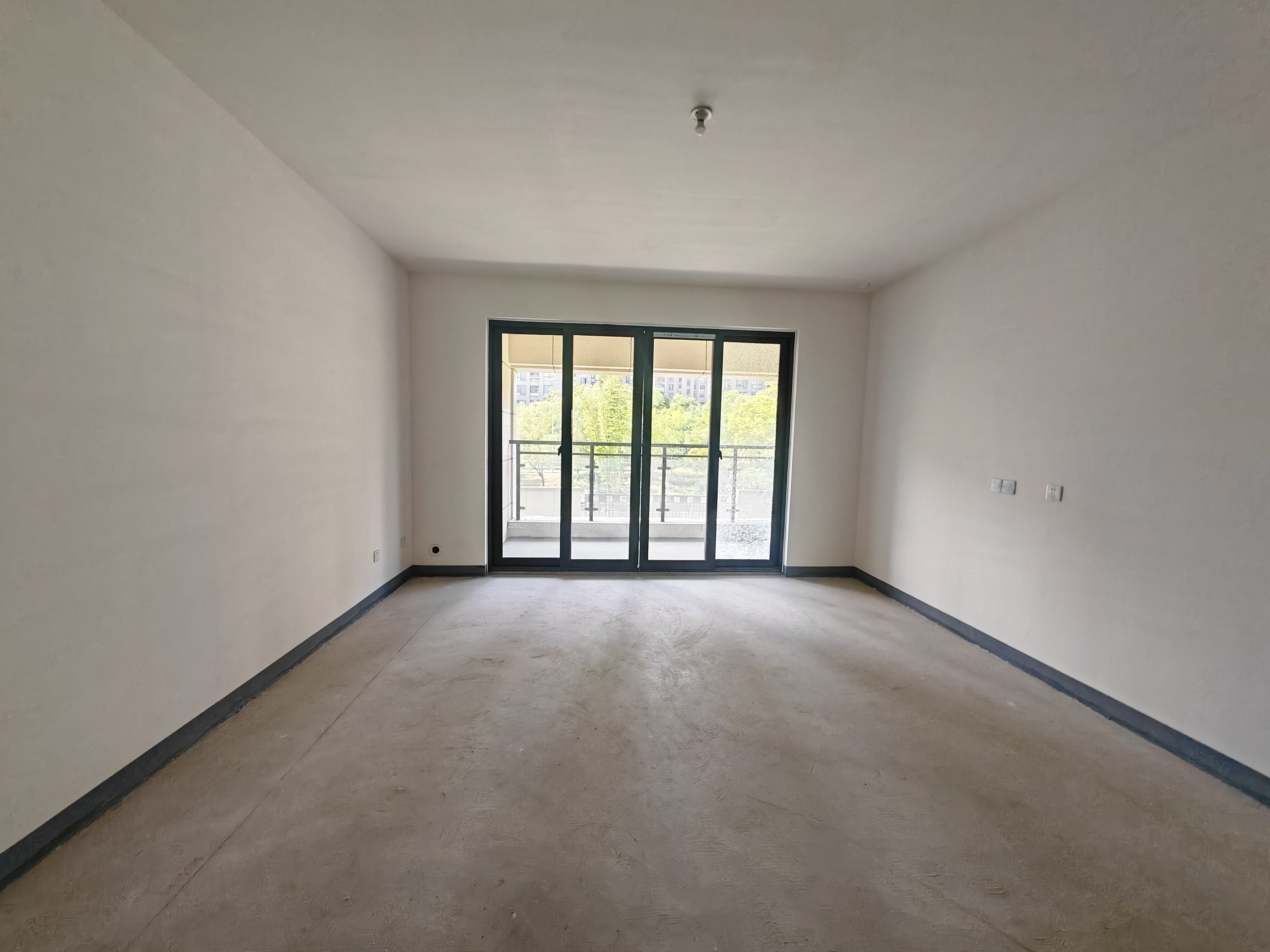 金溪漫花园 4室2厅2卫 142m²