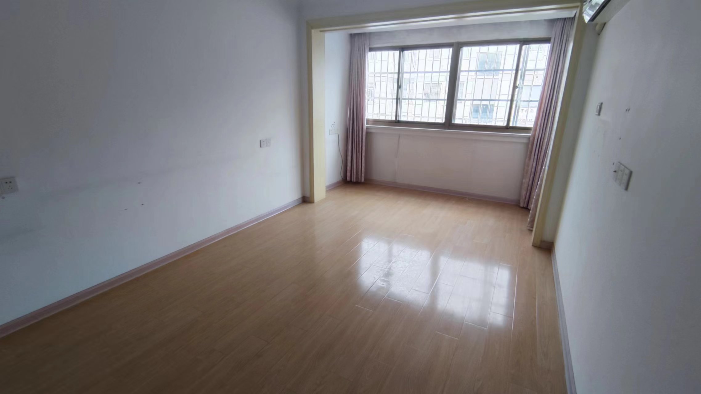长虹新村 2室1厅1卫 65m&sup2;