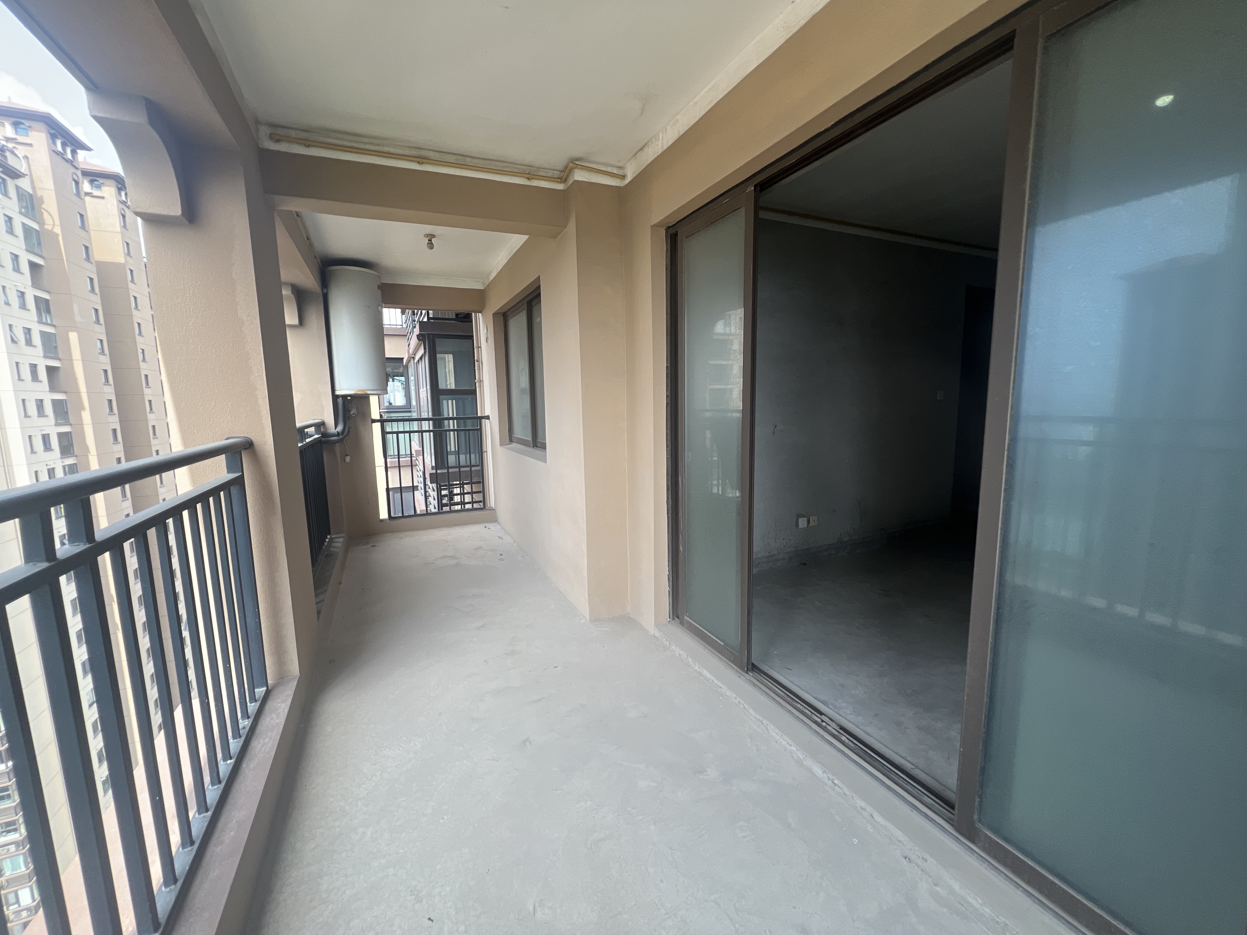 华强城 3室2厅1卫 108.34m²