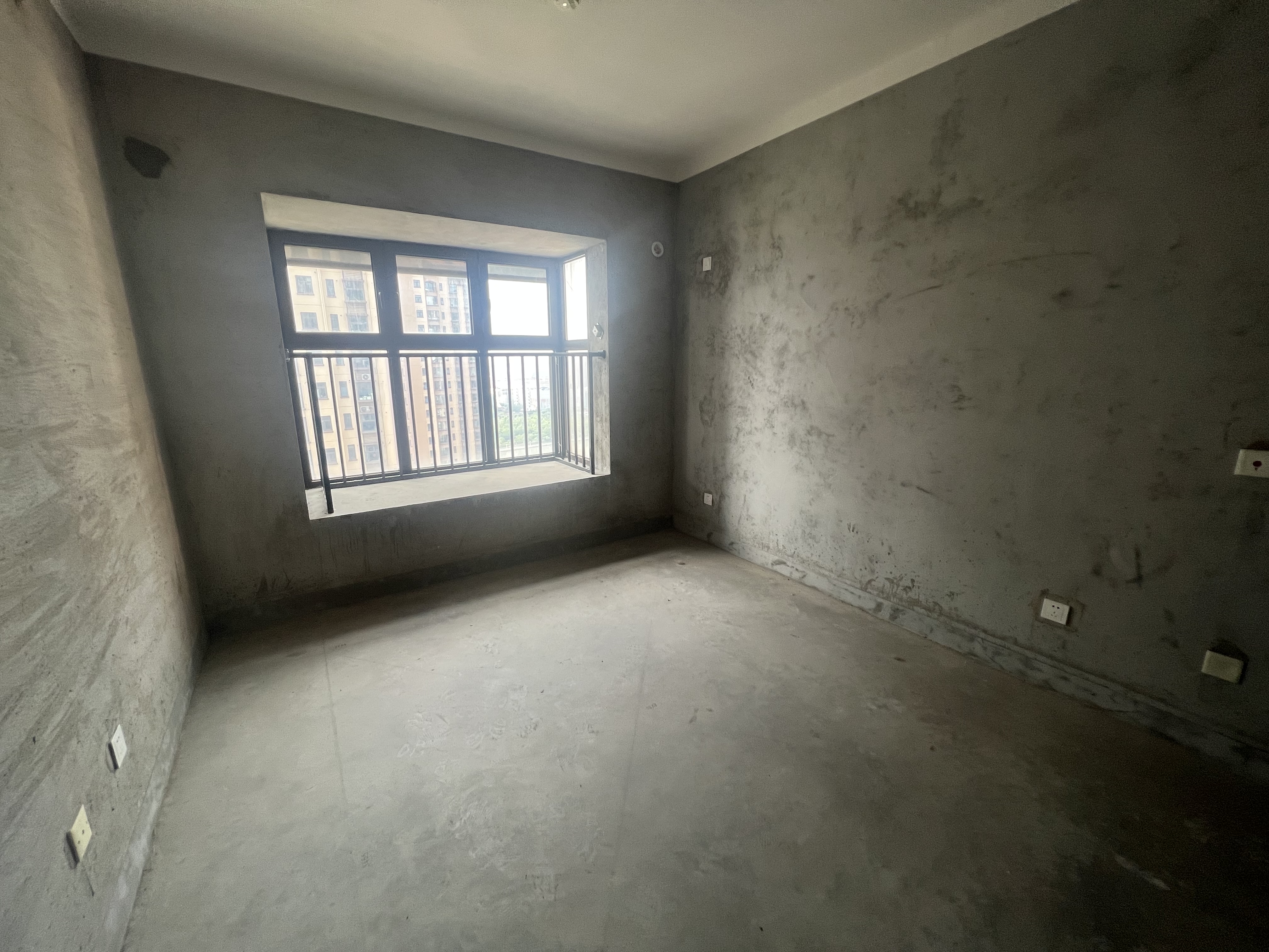 华强城 3室2厅1卫 108.34m²