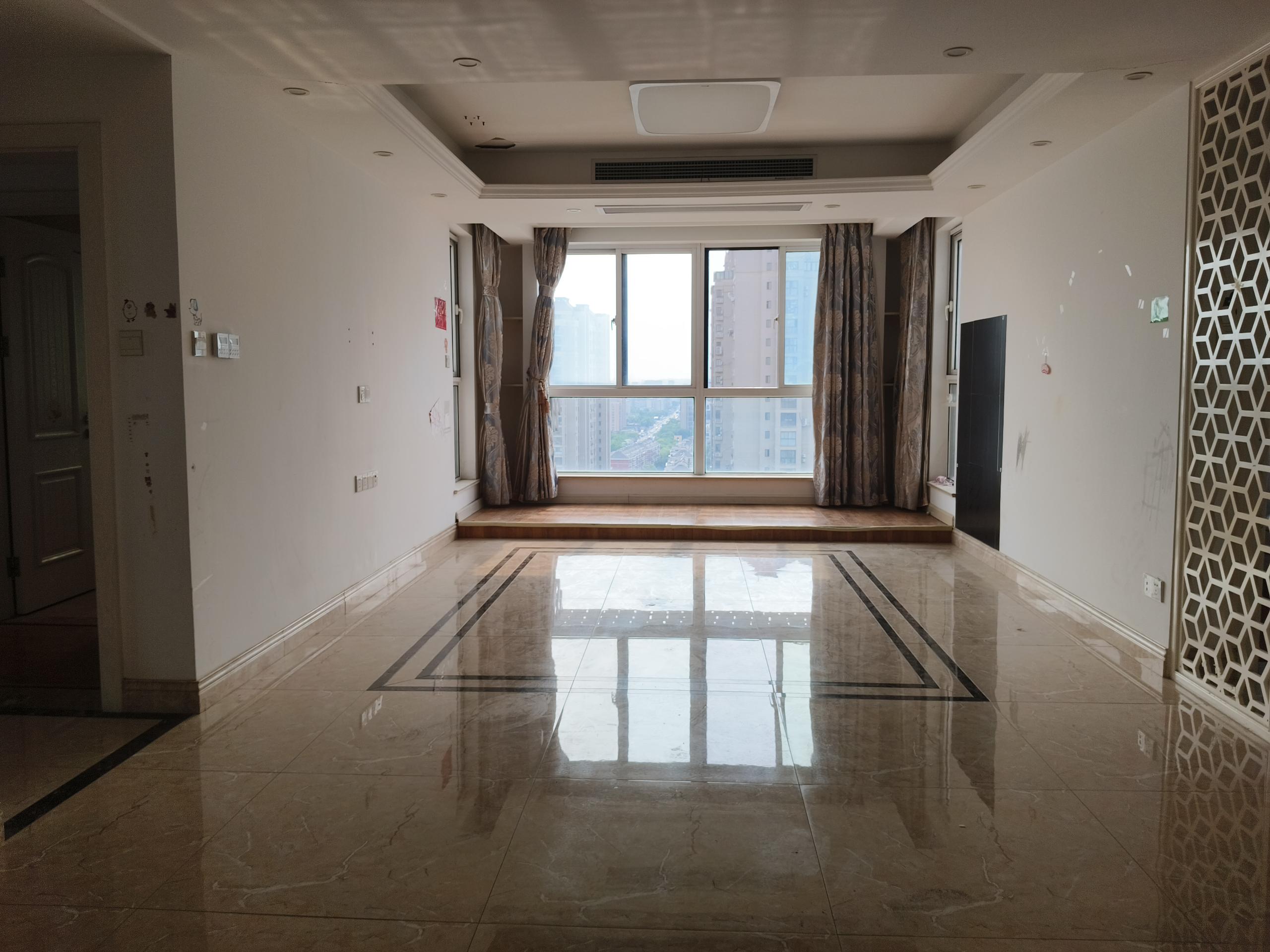 桂花小镇 3室2厅1卫 130.95m²