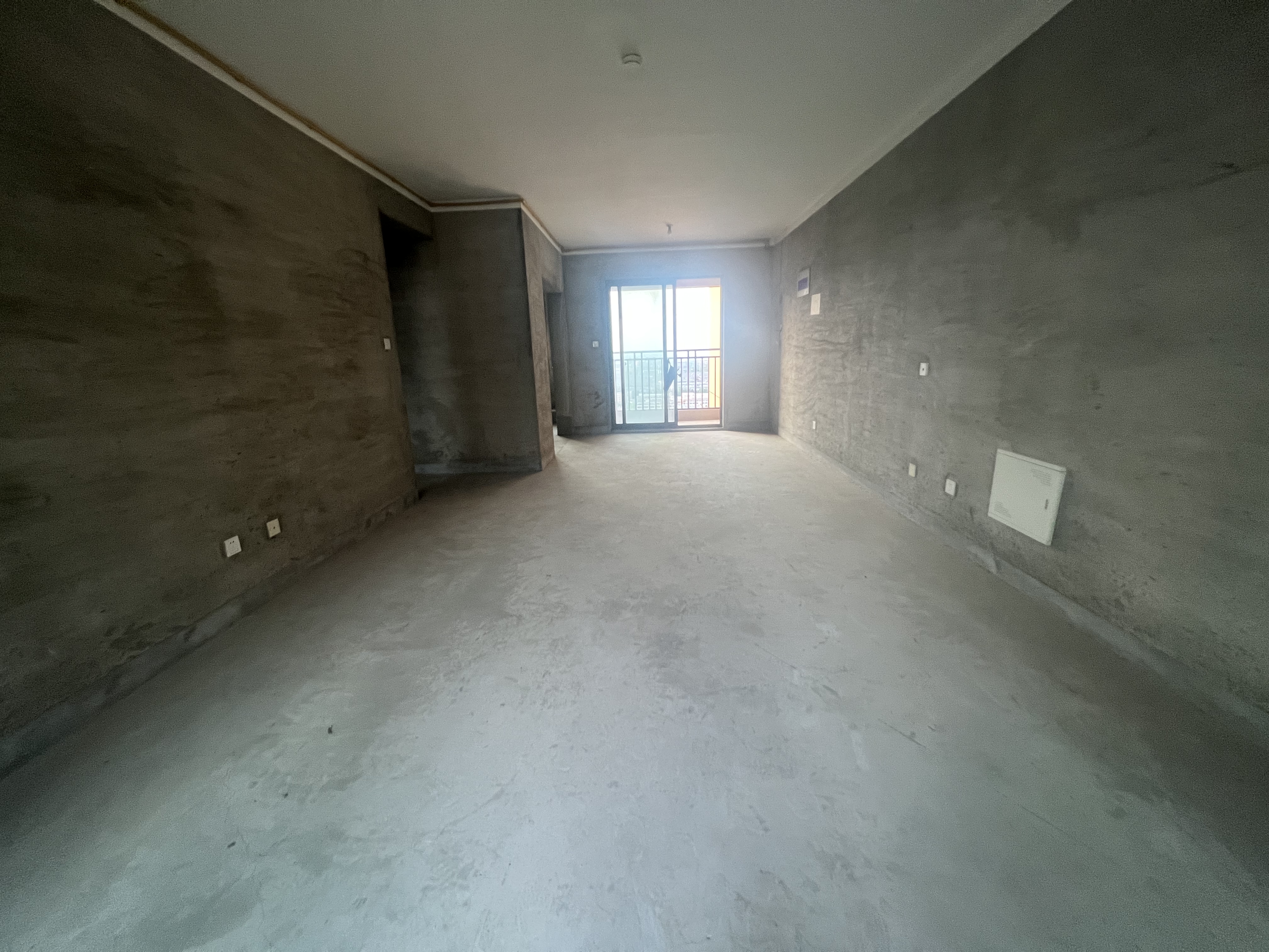 华强城 3室2厅2卫 127.8m²