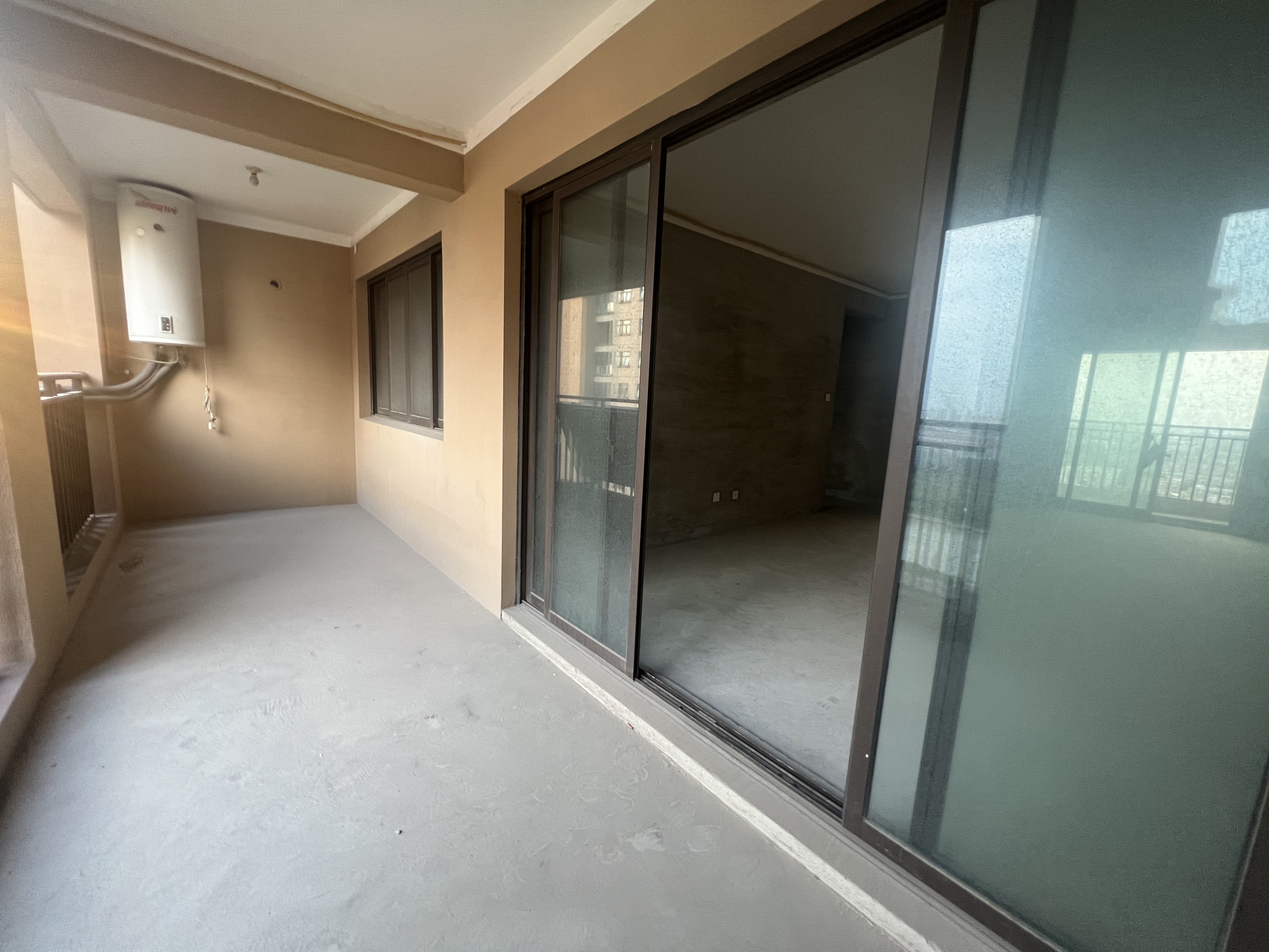 华强城 3室2厅2卫 127.8m&sup2;