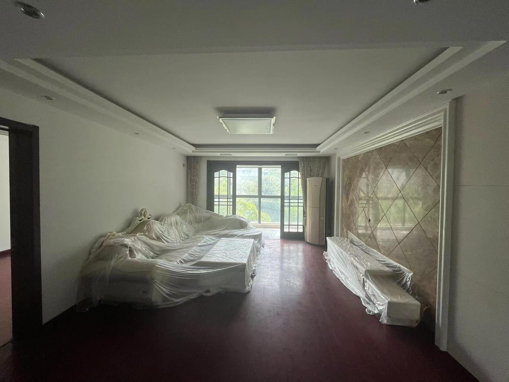 江海名苑南区 3室2厅1卫 158.00m²