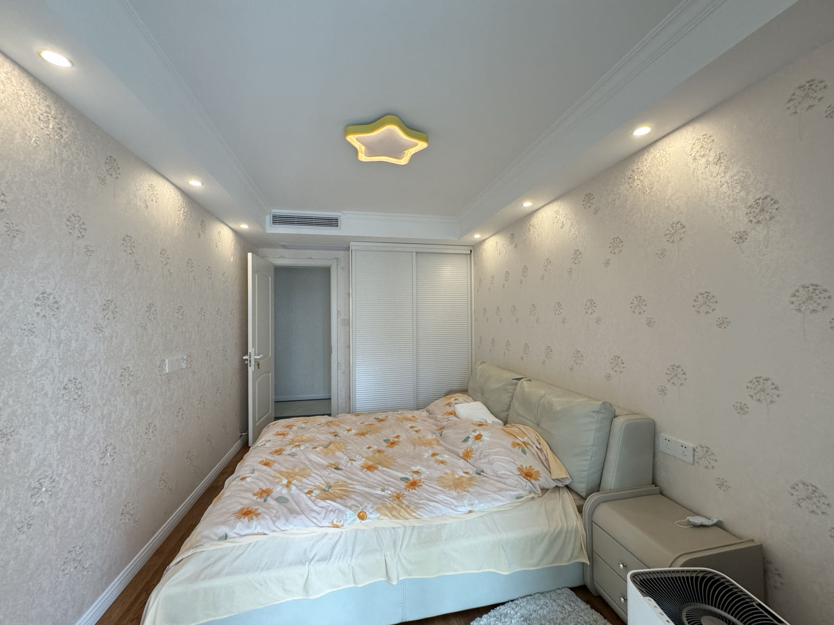 万达华府 4室2厅2卫 141m&sup2;