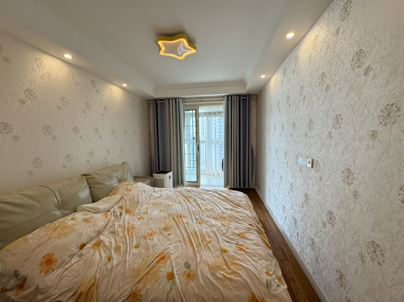 万达华府 4室2厅2卫 141m&sup2;