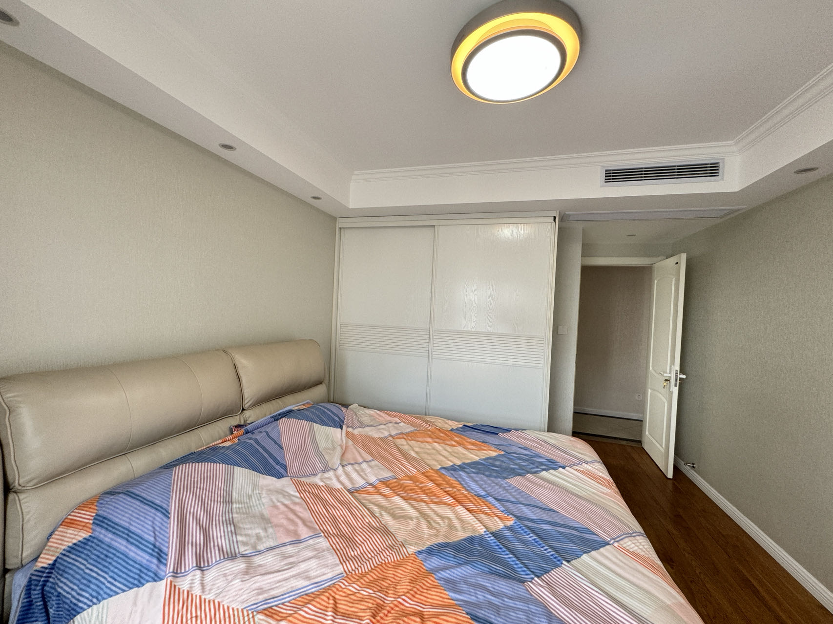 万达华府 4室2厅2卫 141m&sup2;