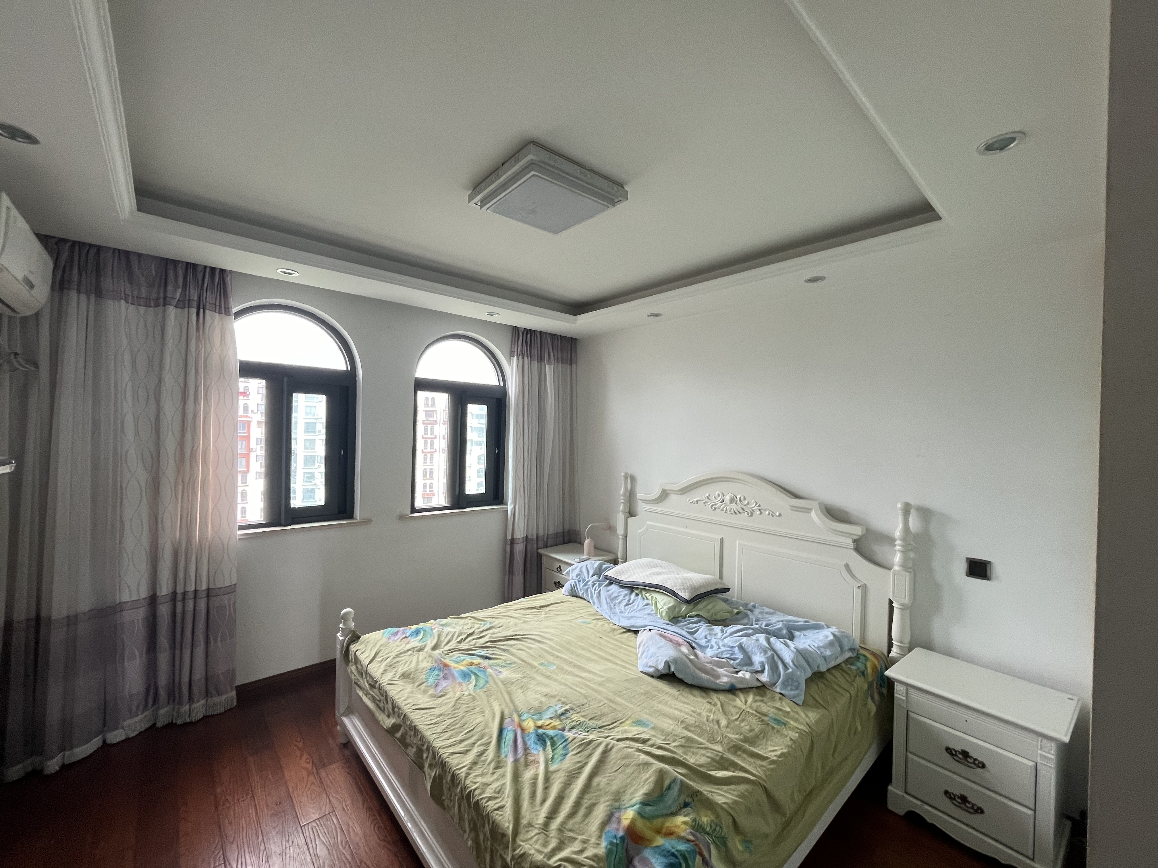 高迪晶城 3室2厅2卫 145m&sup2;