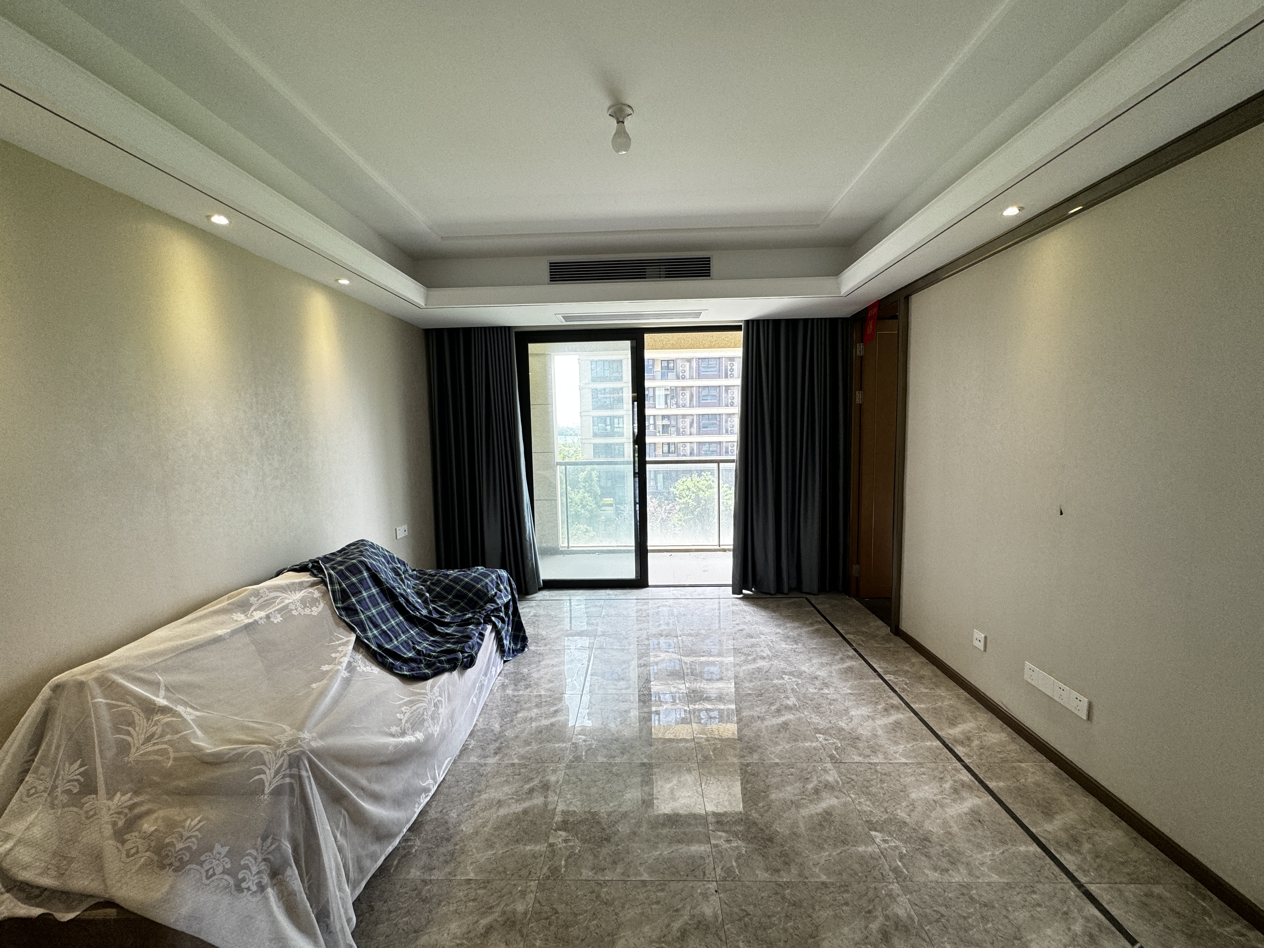 绿城沁园 3室2厅2卫 133m²