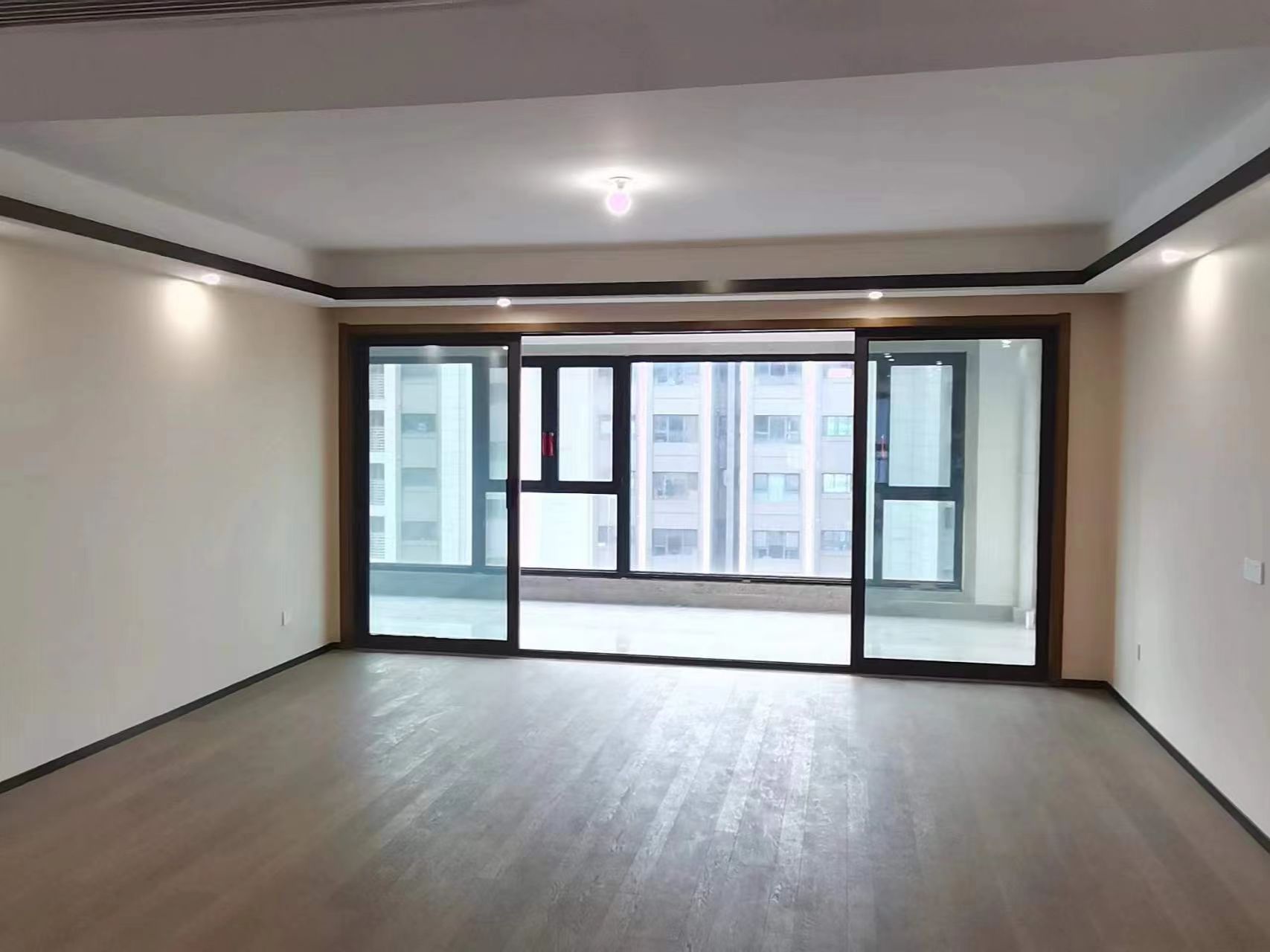 远创东樾 4室2厅3卫 210.28m&sup2;