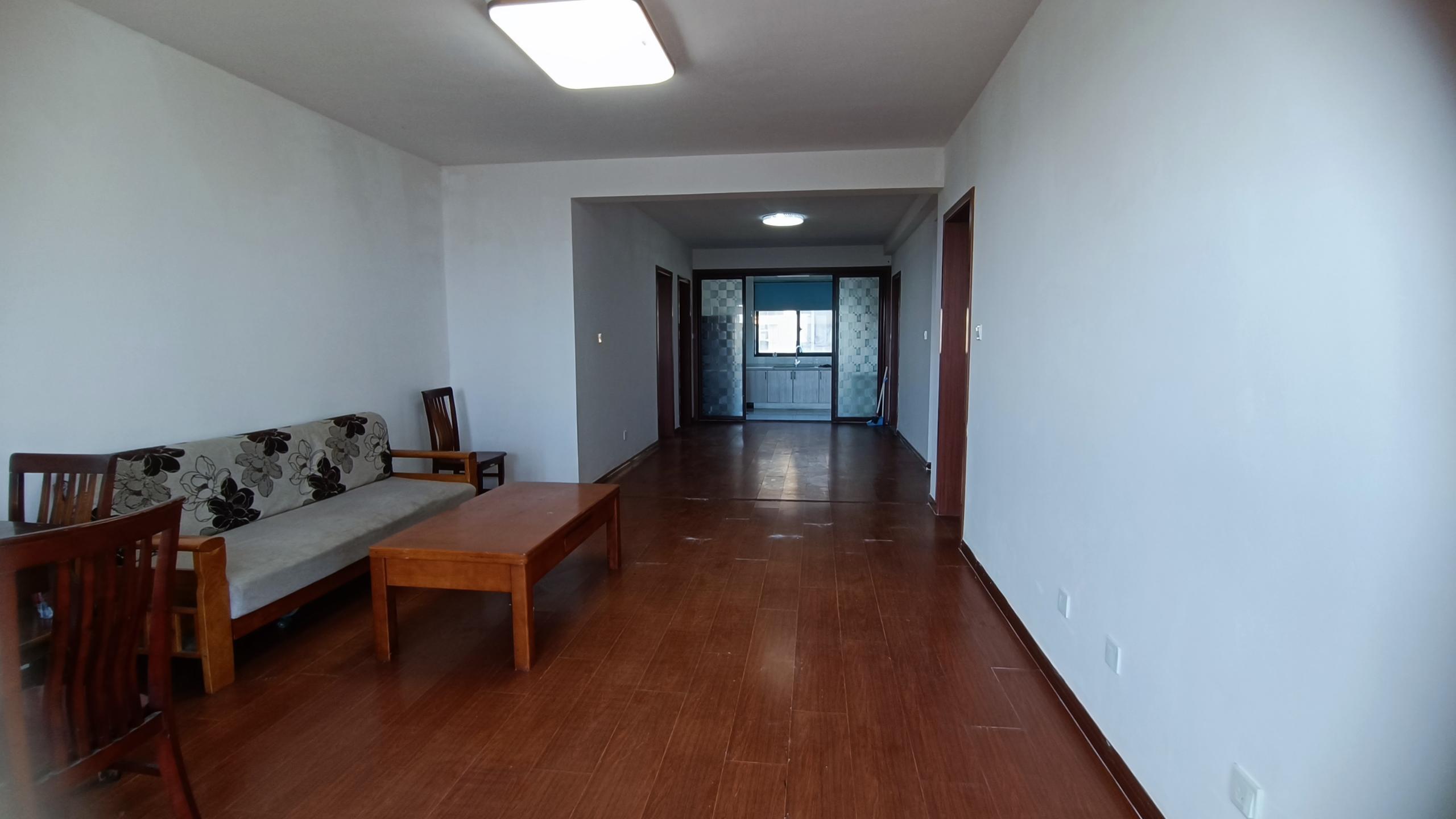 湖畔天下 3室2厅1卫 129m&sup2;