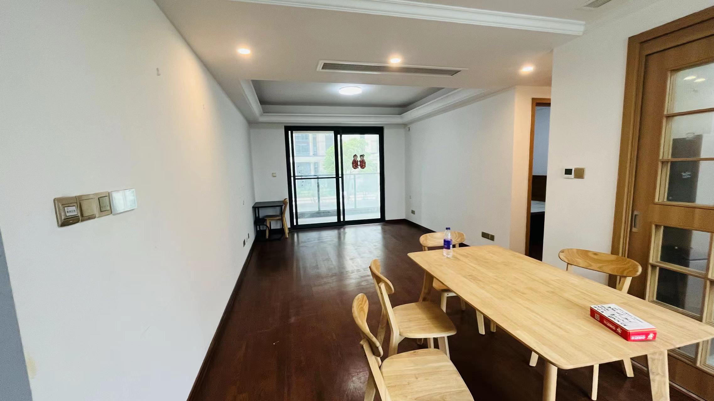 雍华府 3室2厅2卫 114m&sup2;