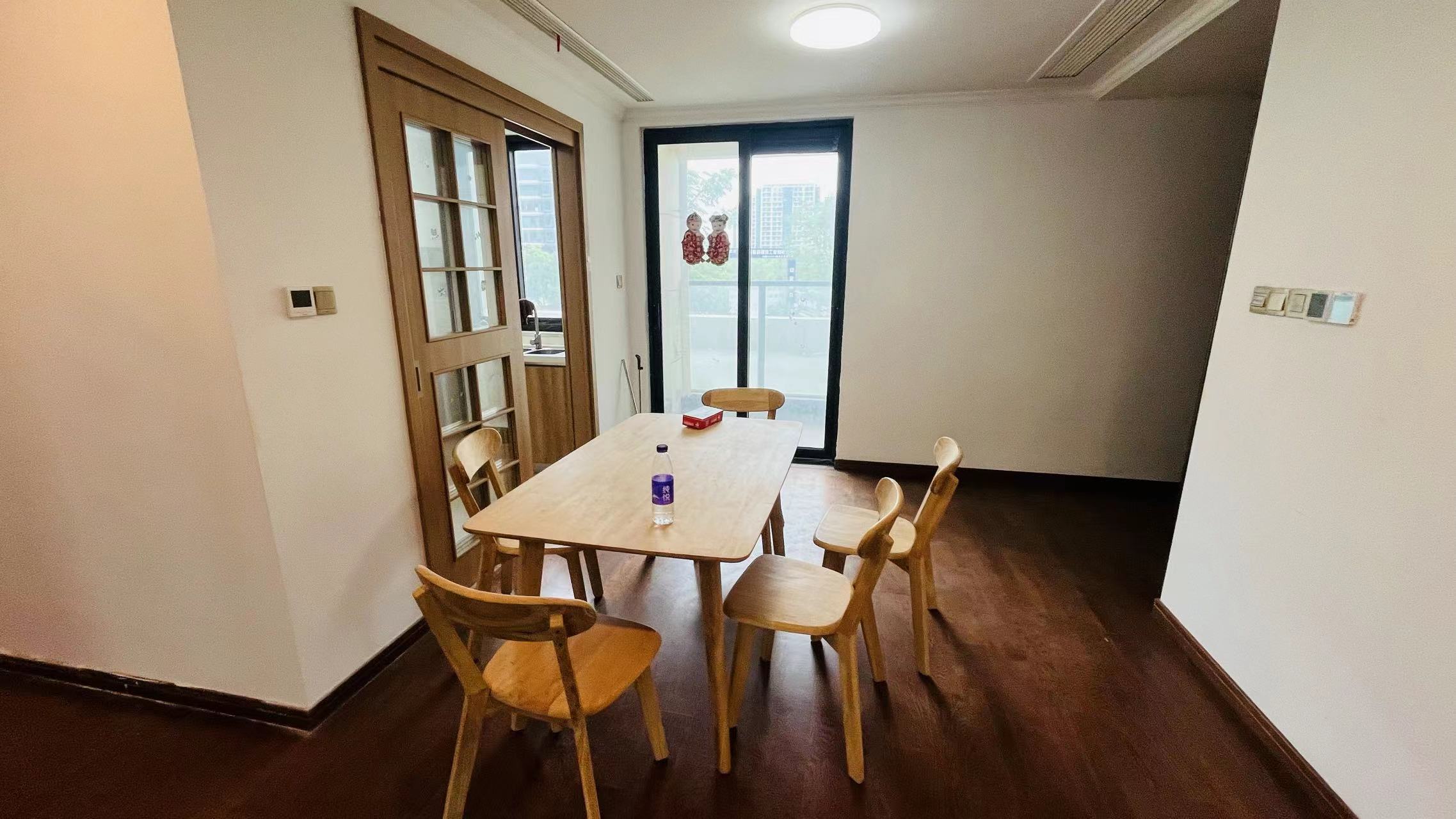 雍华府 3室2厅2卫 114m&sup2;