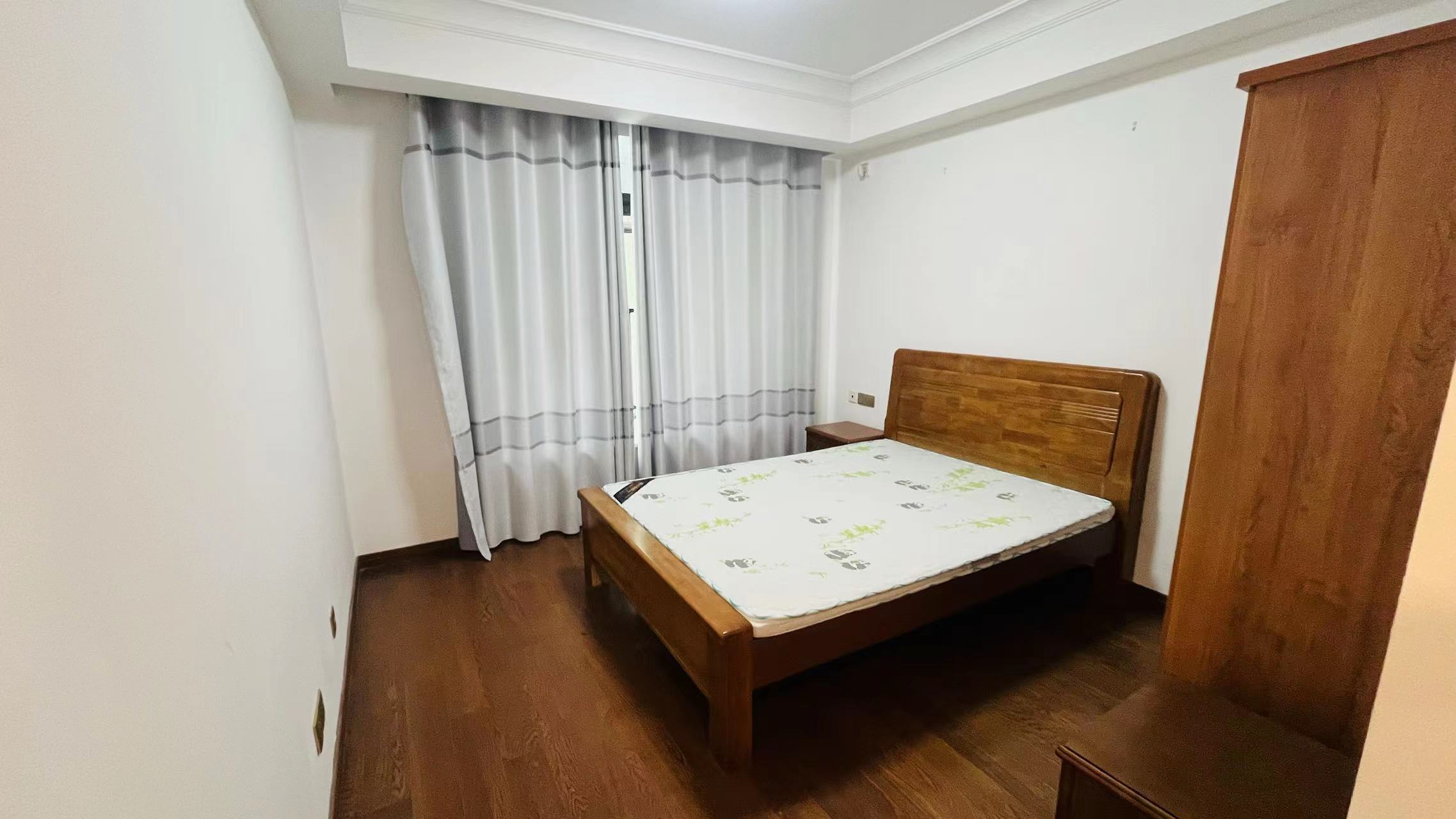 雍华府 3室2厅2卫 114m&sup2;
