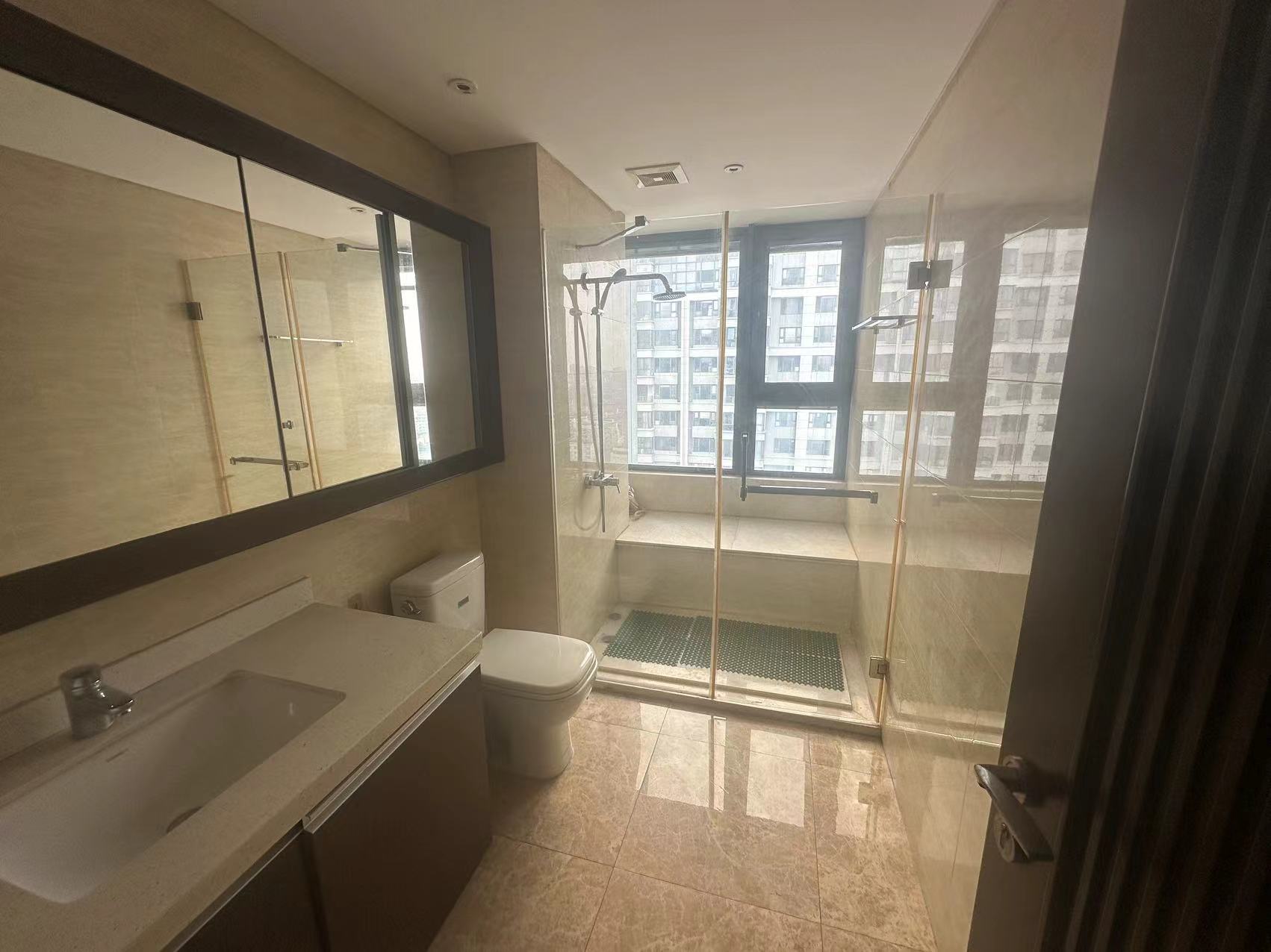 圆融广场公馆 3室2厅2卫 186m&sup2;