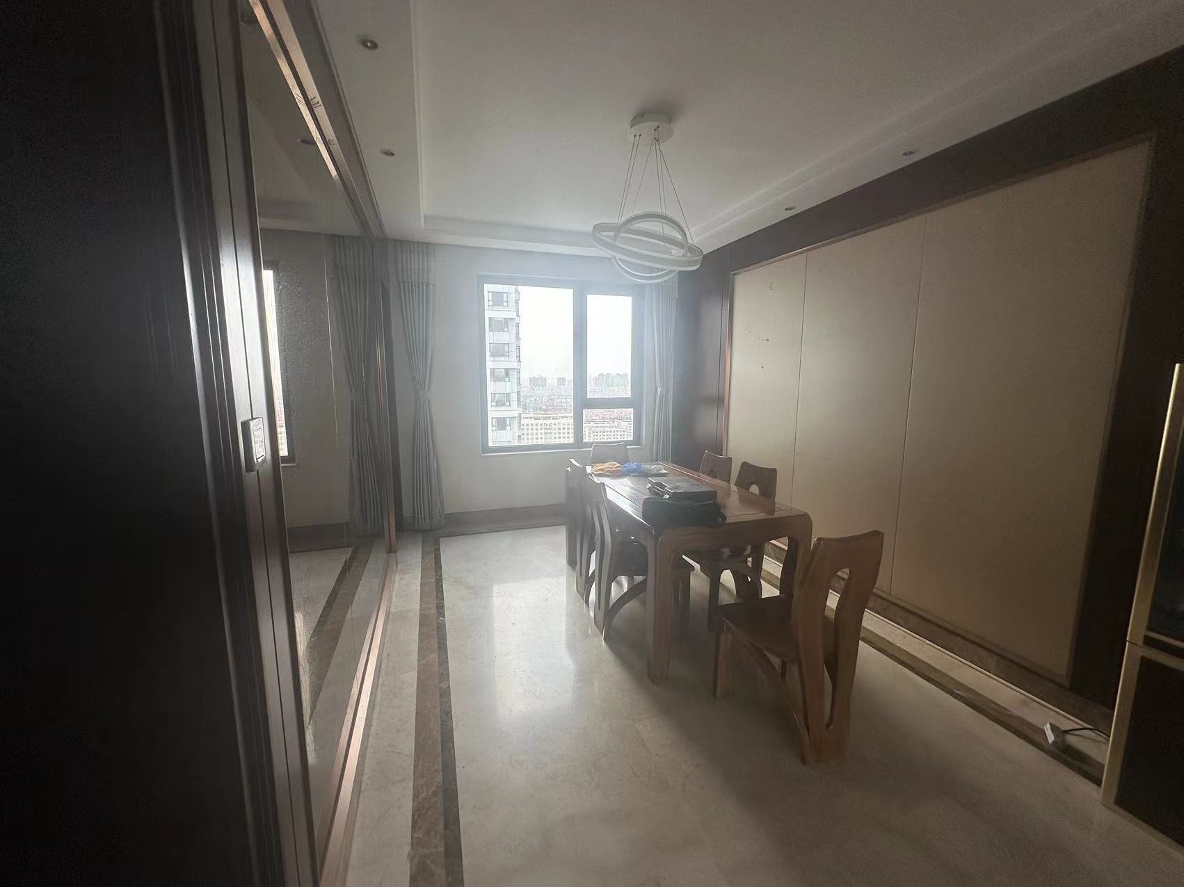 圆融广场公馆 3室2厅2卫 186m&sup2;