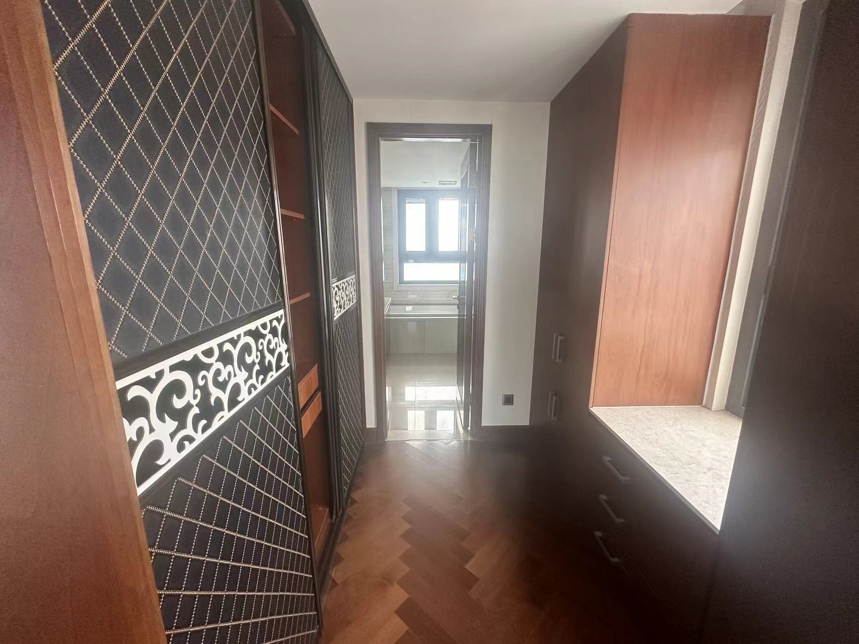 圆融广场公馆 3室2厅2卫 186m&sup2;