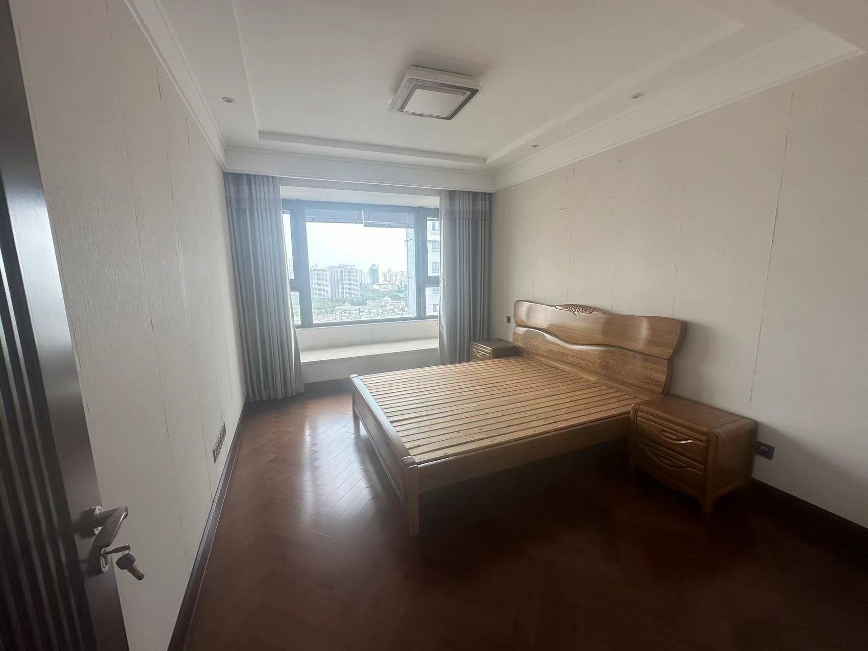 圆融广场公馆 3室2厅2卫 186m&sup2;