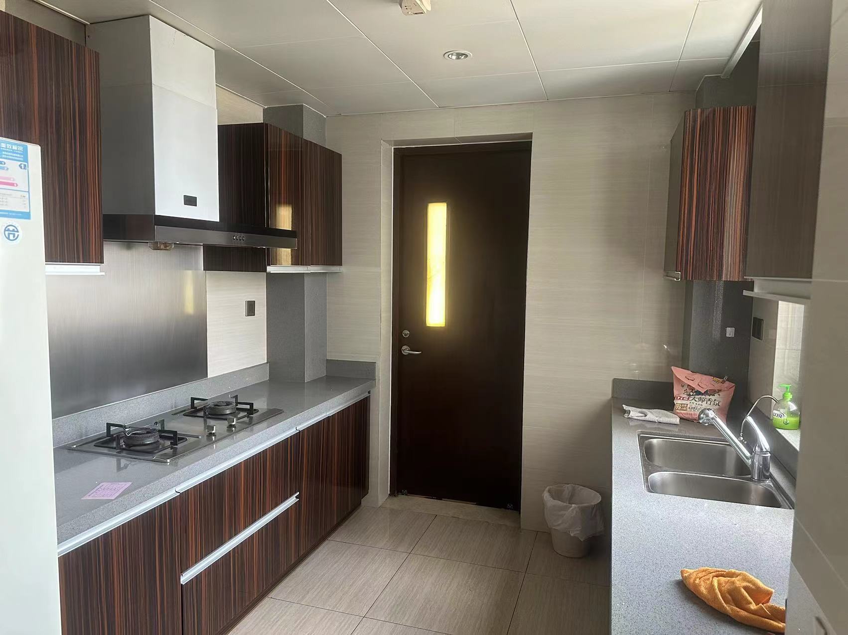 圆融广场公馆 3室2厅2卫 186m&sup2;