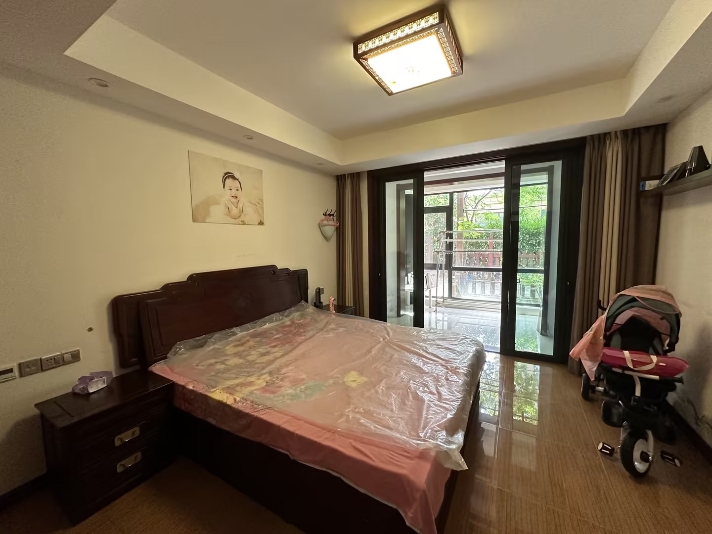莱茵河畔 5室2厅3卫 235m&sup2;