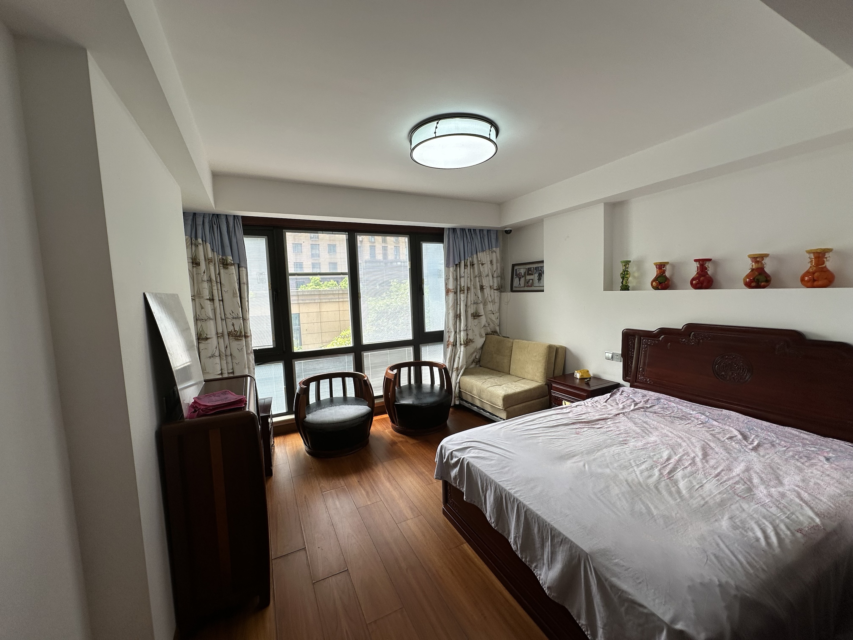 莱茵河畔 5室2厅3卫 235m&sup2;