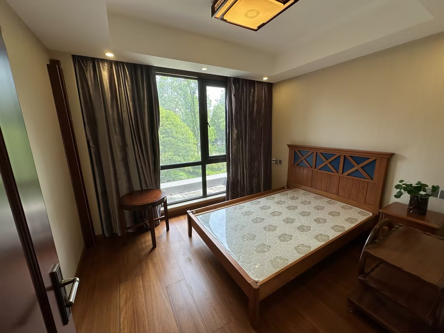 莱茵河畔 5室2厅3卫 235m&sup2;