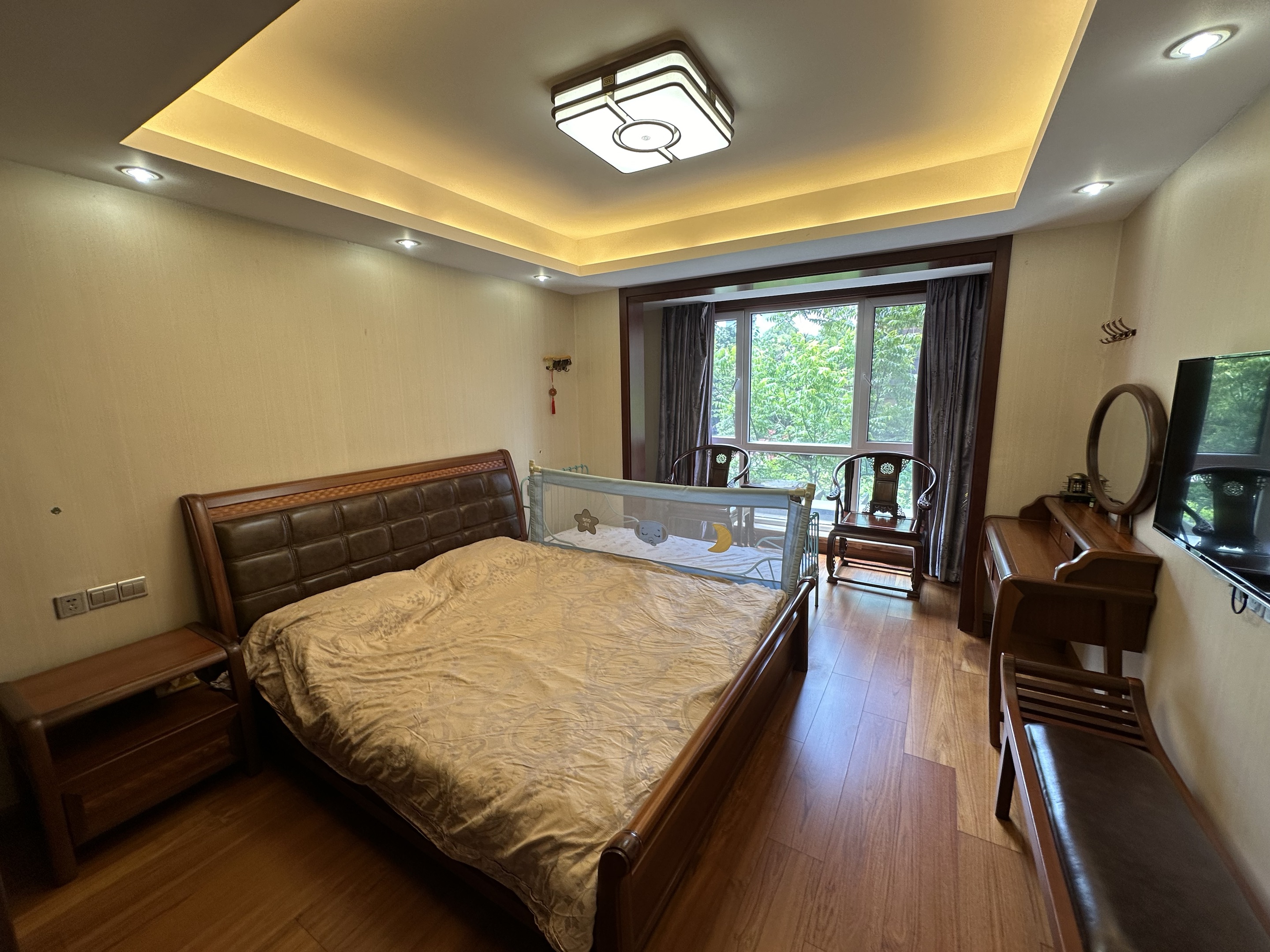 莱茵河畔 5室2厅3卫 235m&sup2;