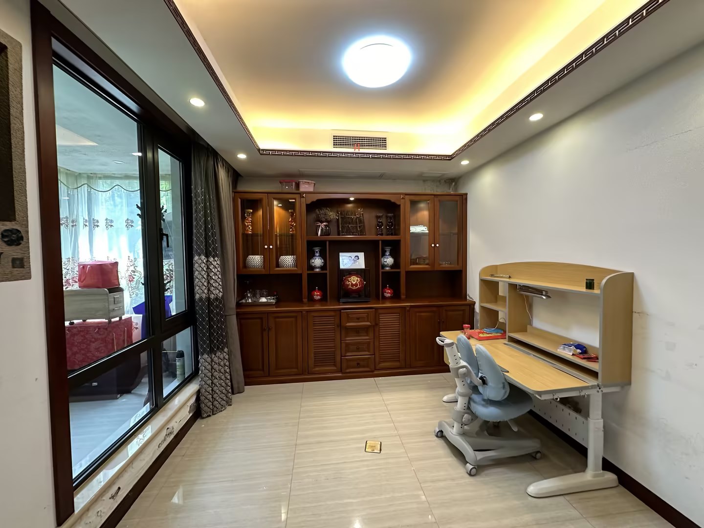 莱茵河畔 5室2厅3卫 235m&sup2;