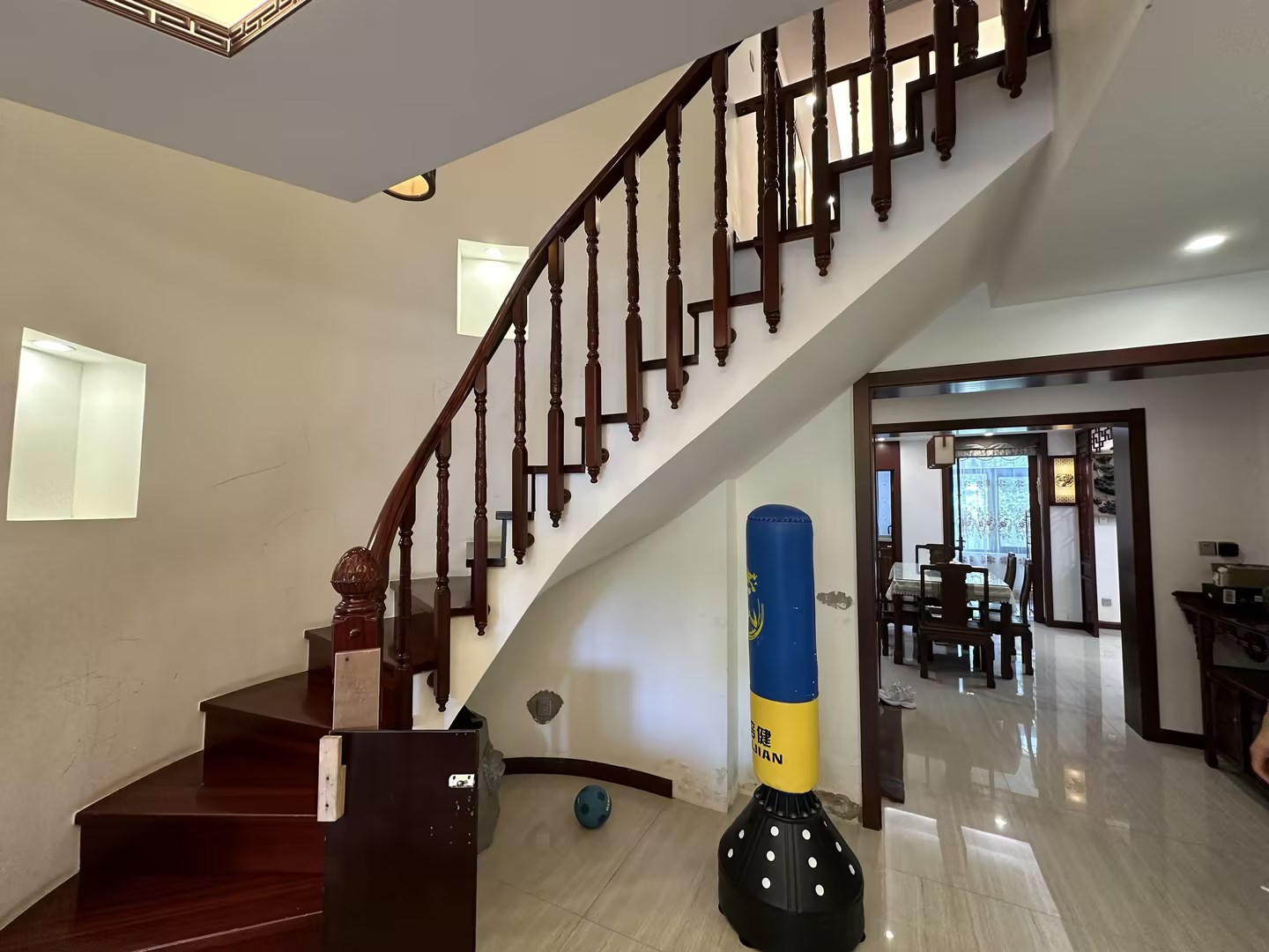 莱茵河畔 5室2厅3卫 235m&sup2;