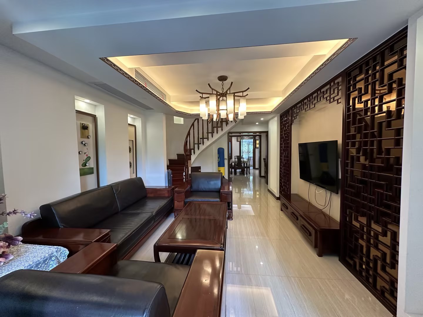 莱茵河畔 5室2厅3卫 235m²
