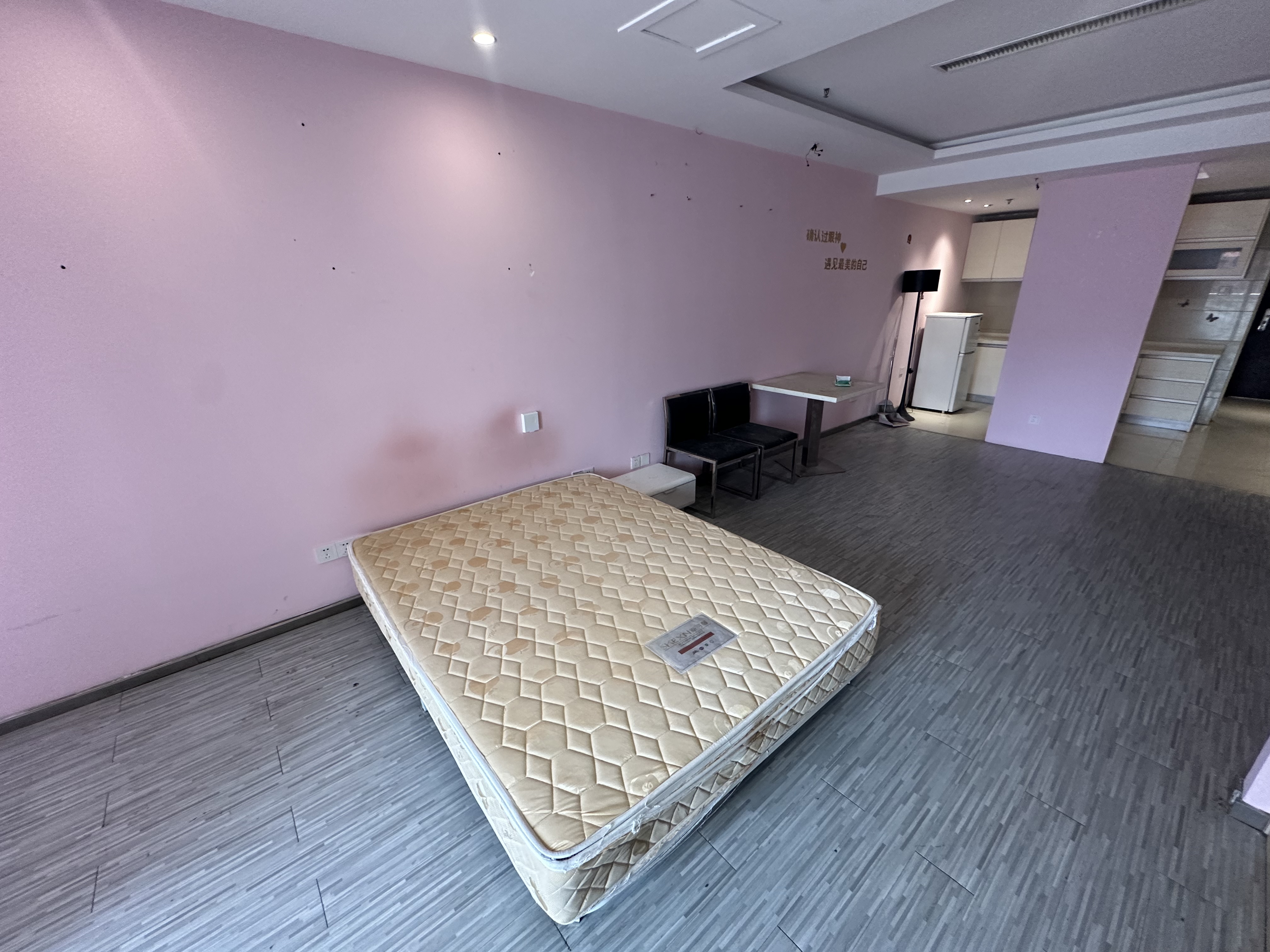 尚德城邦 1室1厅1卫 75.00m²