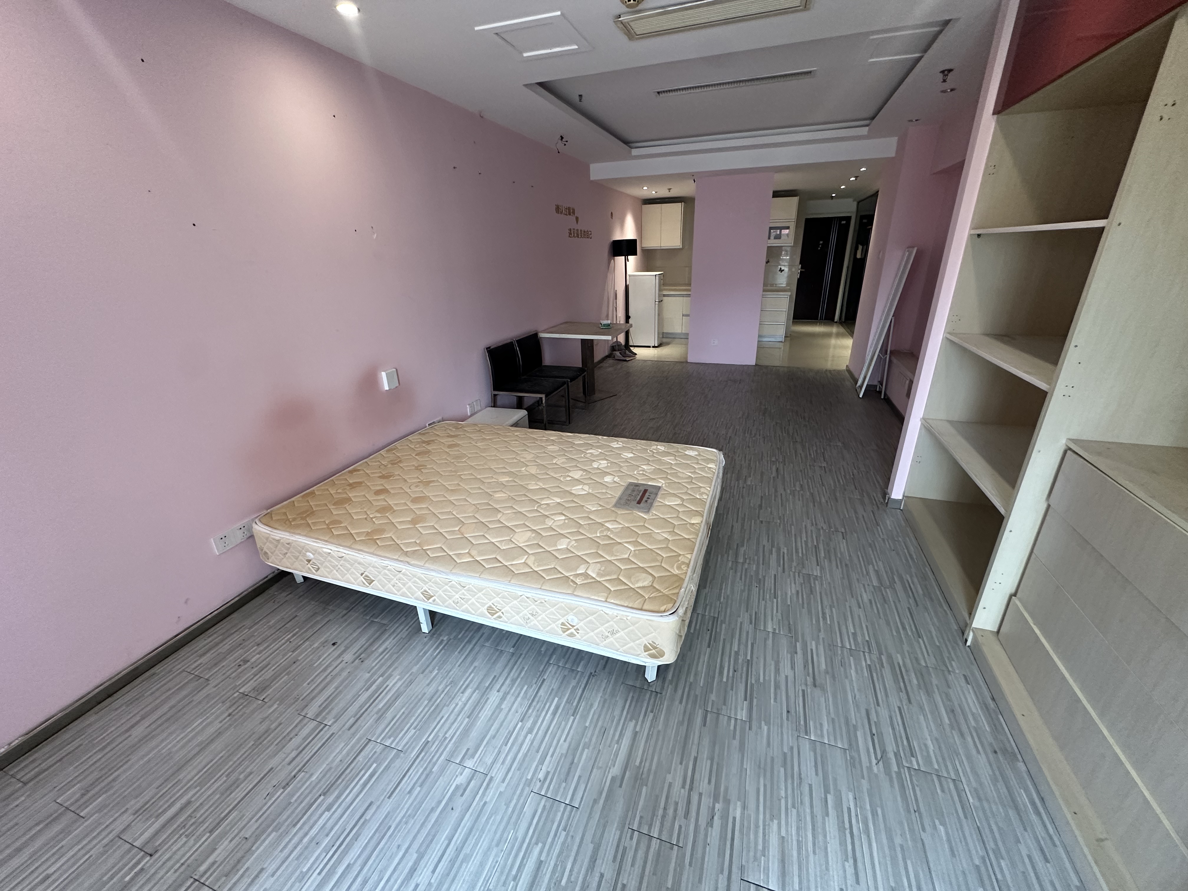 尚德城邦 1室1厅1卫 75.00m²