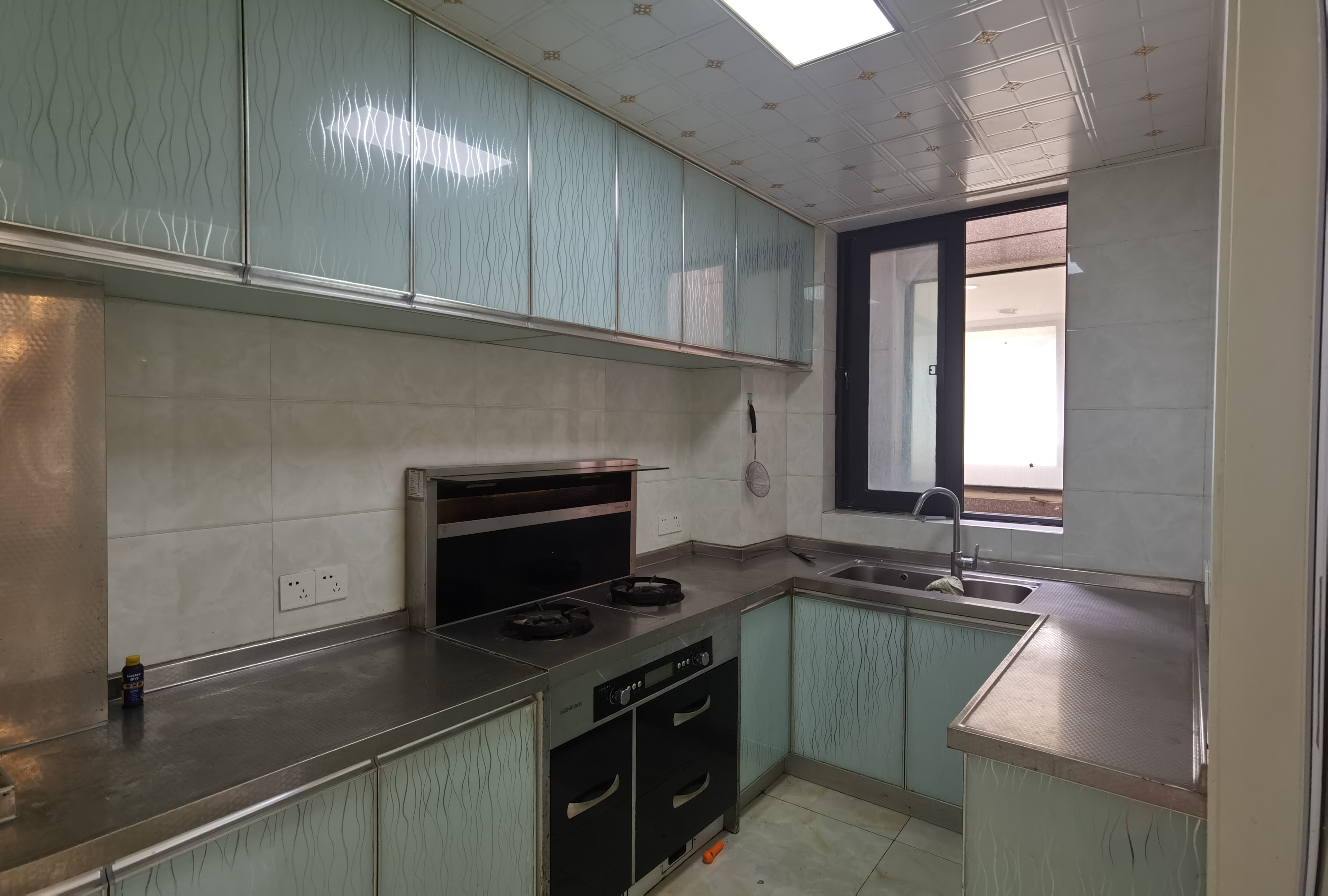 中港城皇家公寓 3室2厅2卫 141m&sup2;