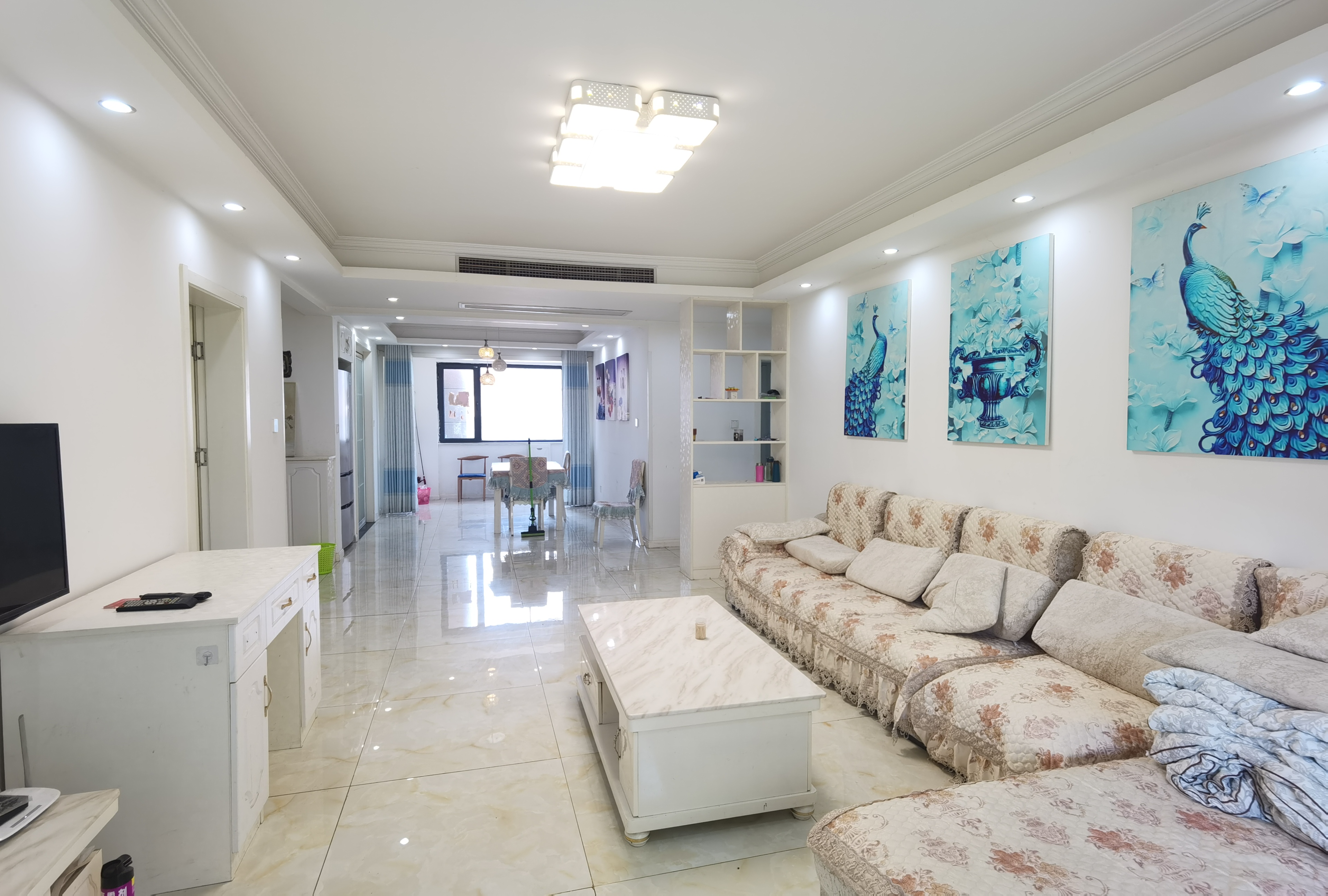 中港城皇家公寓 3室2厅2卫 140m²