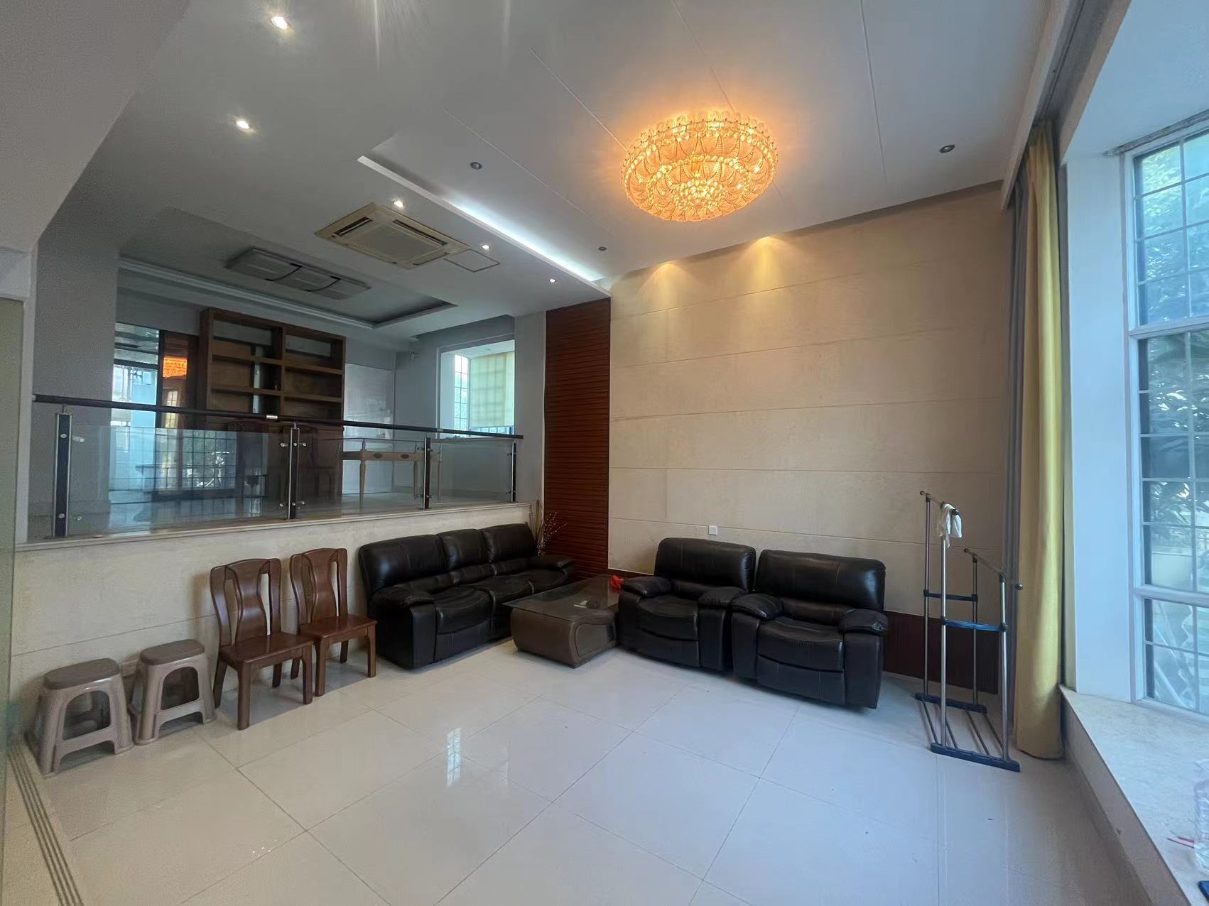 苏建花园城 5室2厅3卫 320.00m²