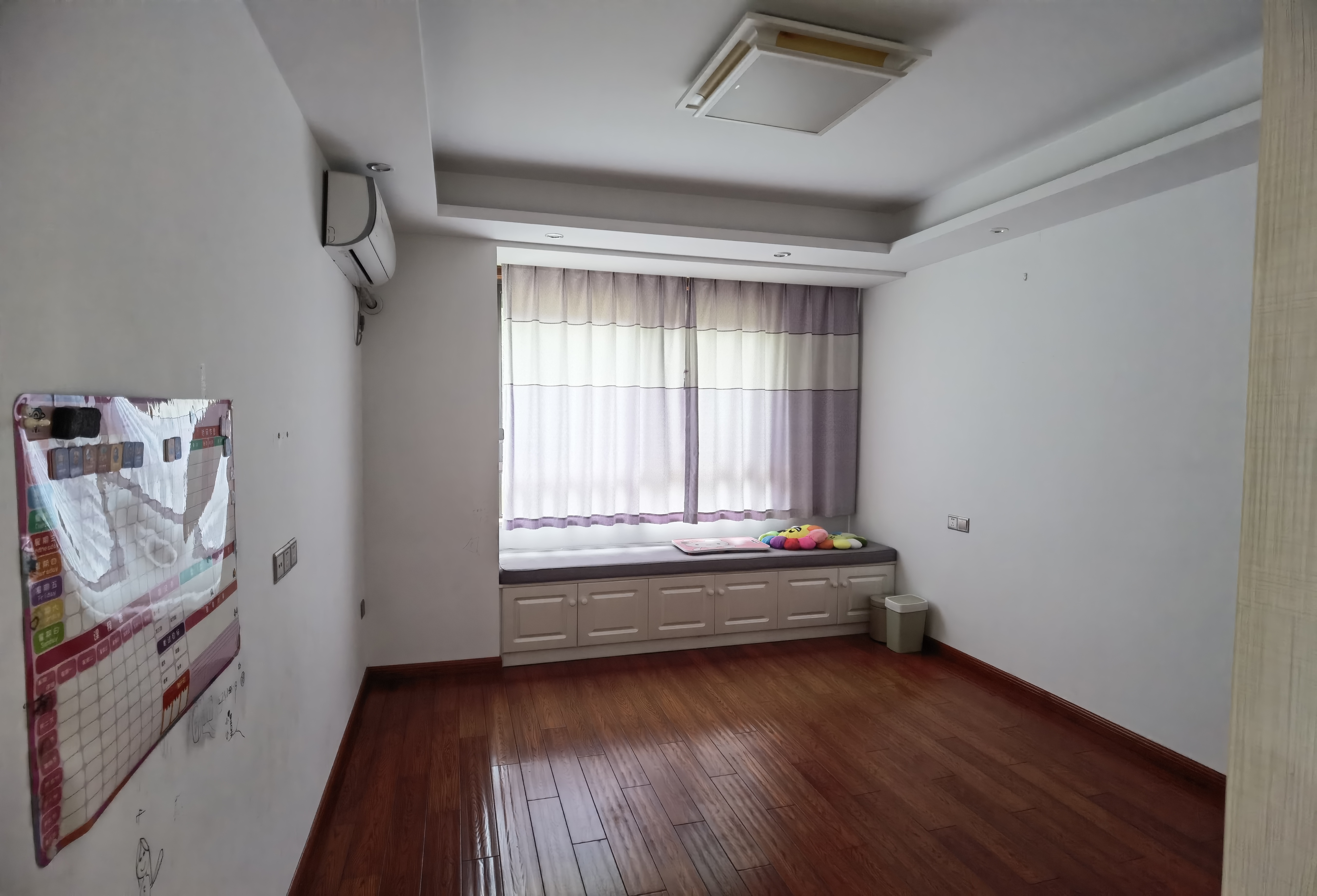 书香华府小区 3室2厅1卫 110.00m&sup2;