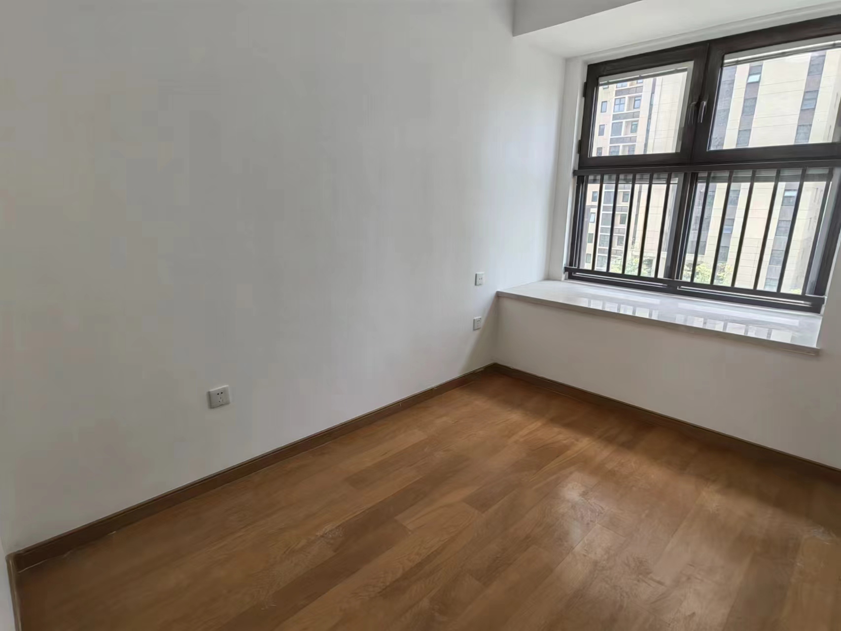 绿地新里城 3室2厅1卫 92m&sup2;