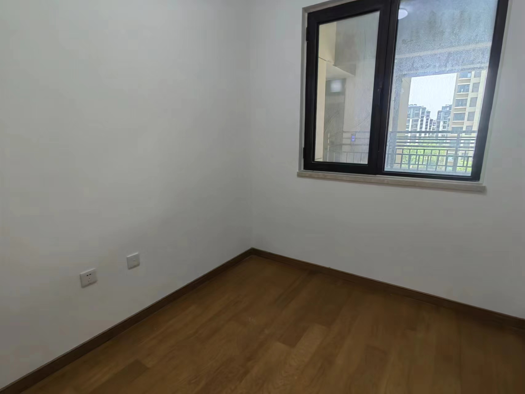 绿地新里城 3室2厅1卫 92m&sup2;