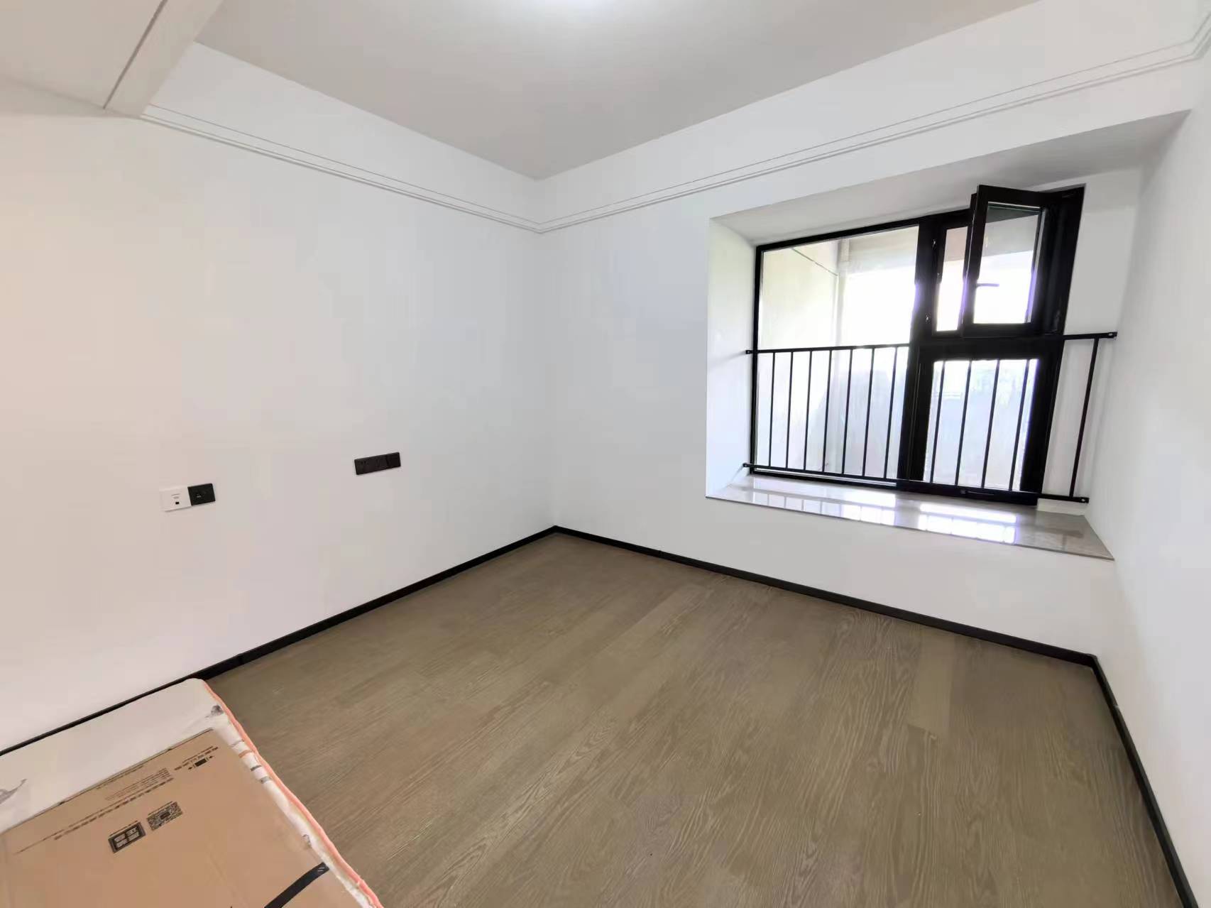 碧桂园公园星荟 3室2厅1卫 102m&sup2;