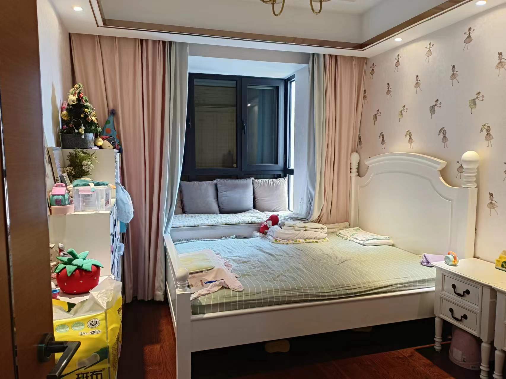 中南世纪花城三期 4室2厅2卫 144m&sup2;