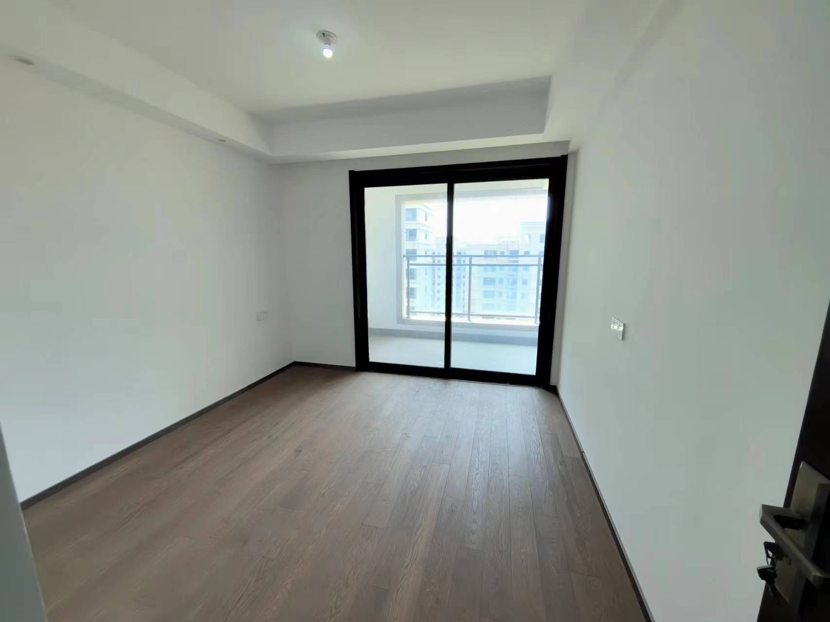 远创樾府 4室2厅2卫 130m&sup2;