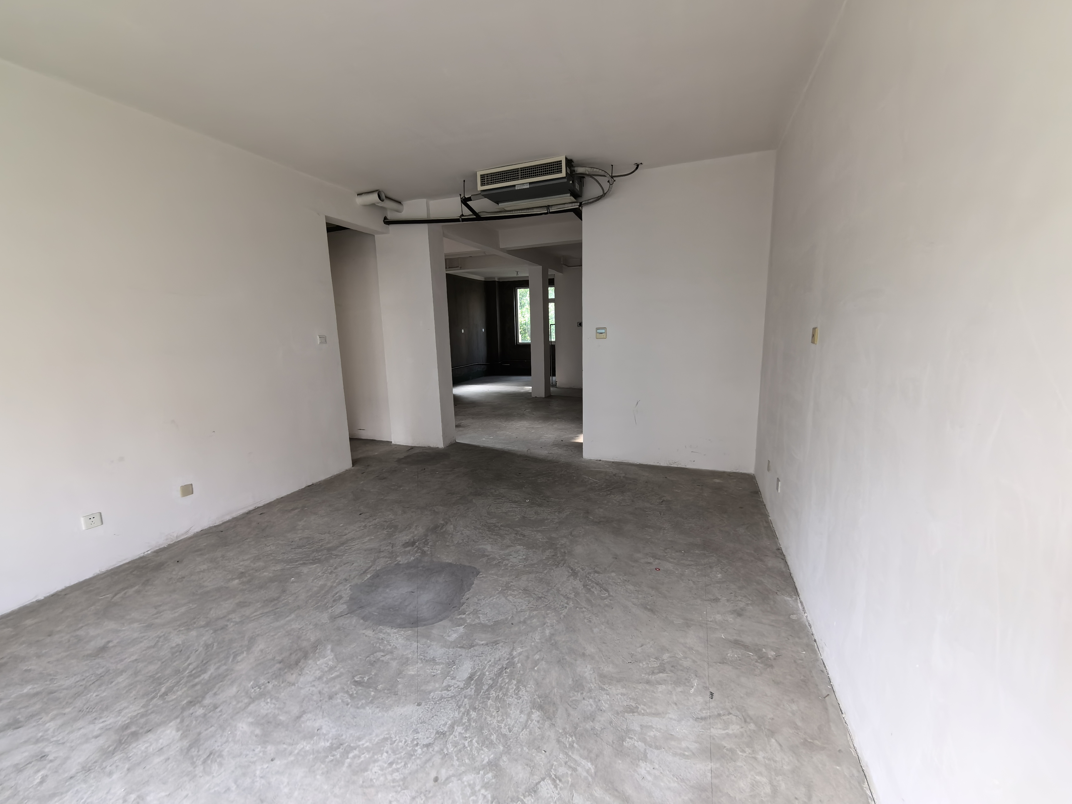 军山花园 4室2厅3卫 235m²
