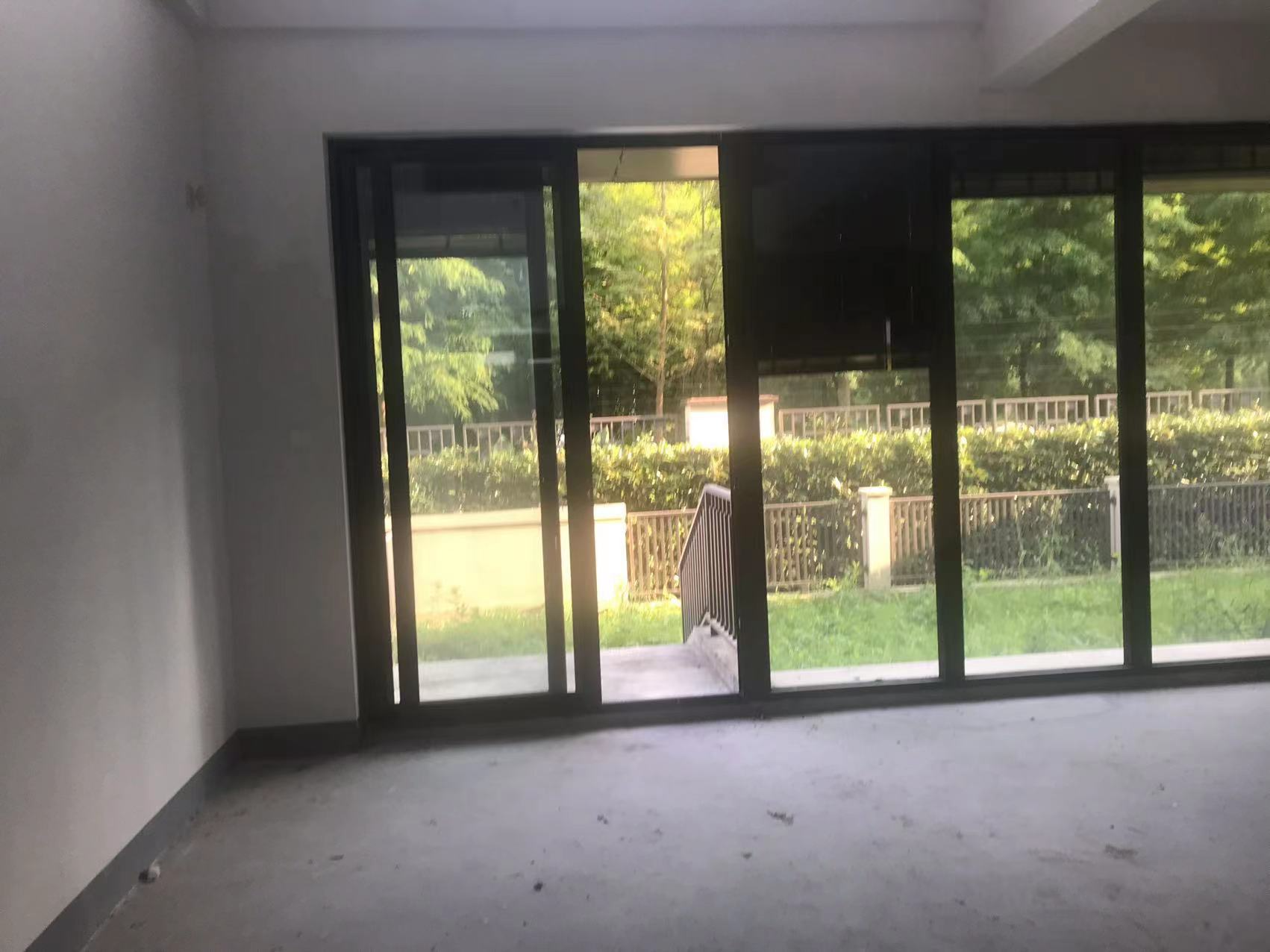 龙湖天宸源著 5室2厅3卫 202.42m²