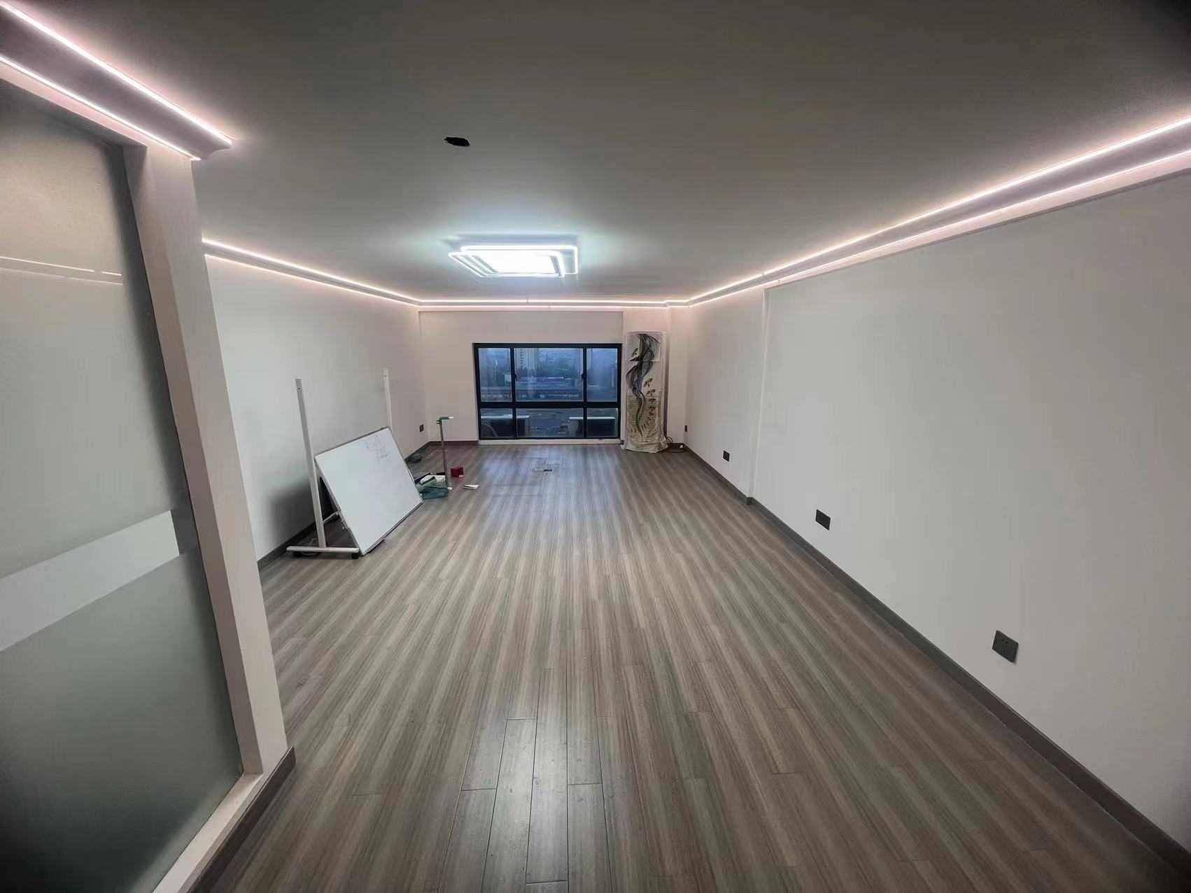鸿运大厦 室厅卫 180m&sup2;